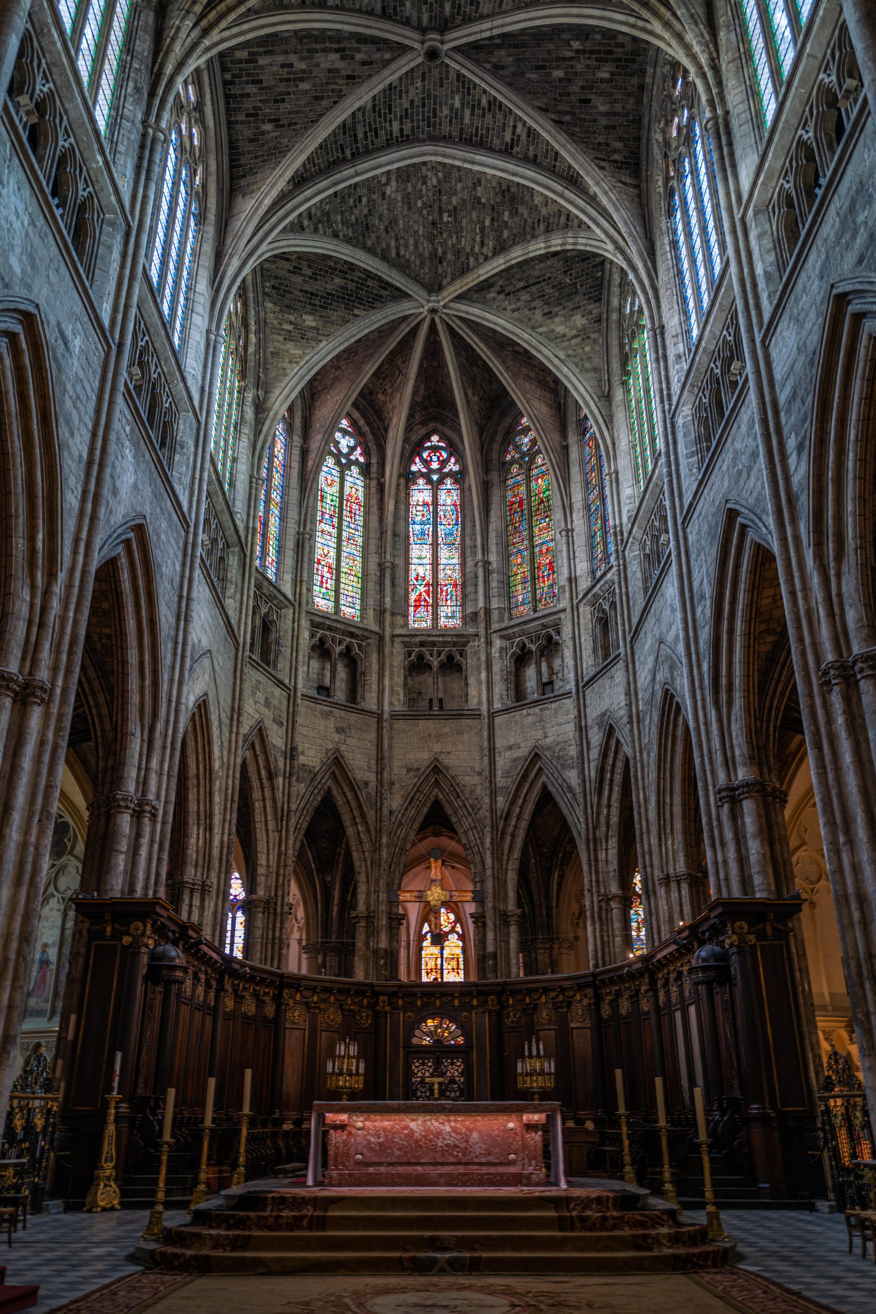 Chœur de cathédrale gothique