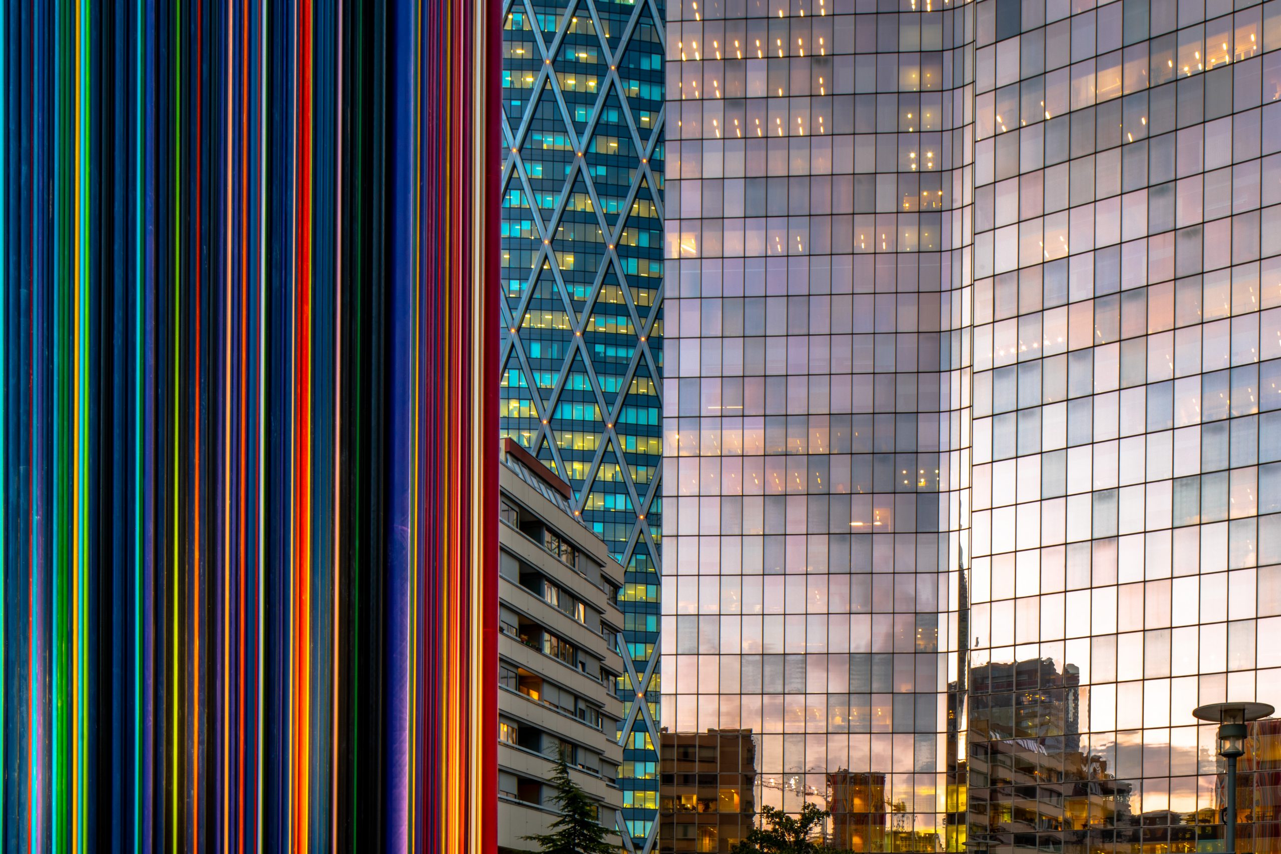 Colonnes polychromes devant la tour D2