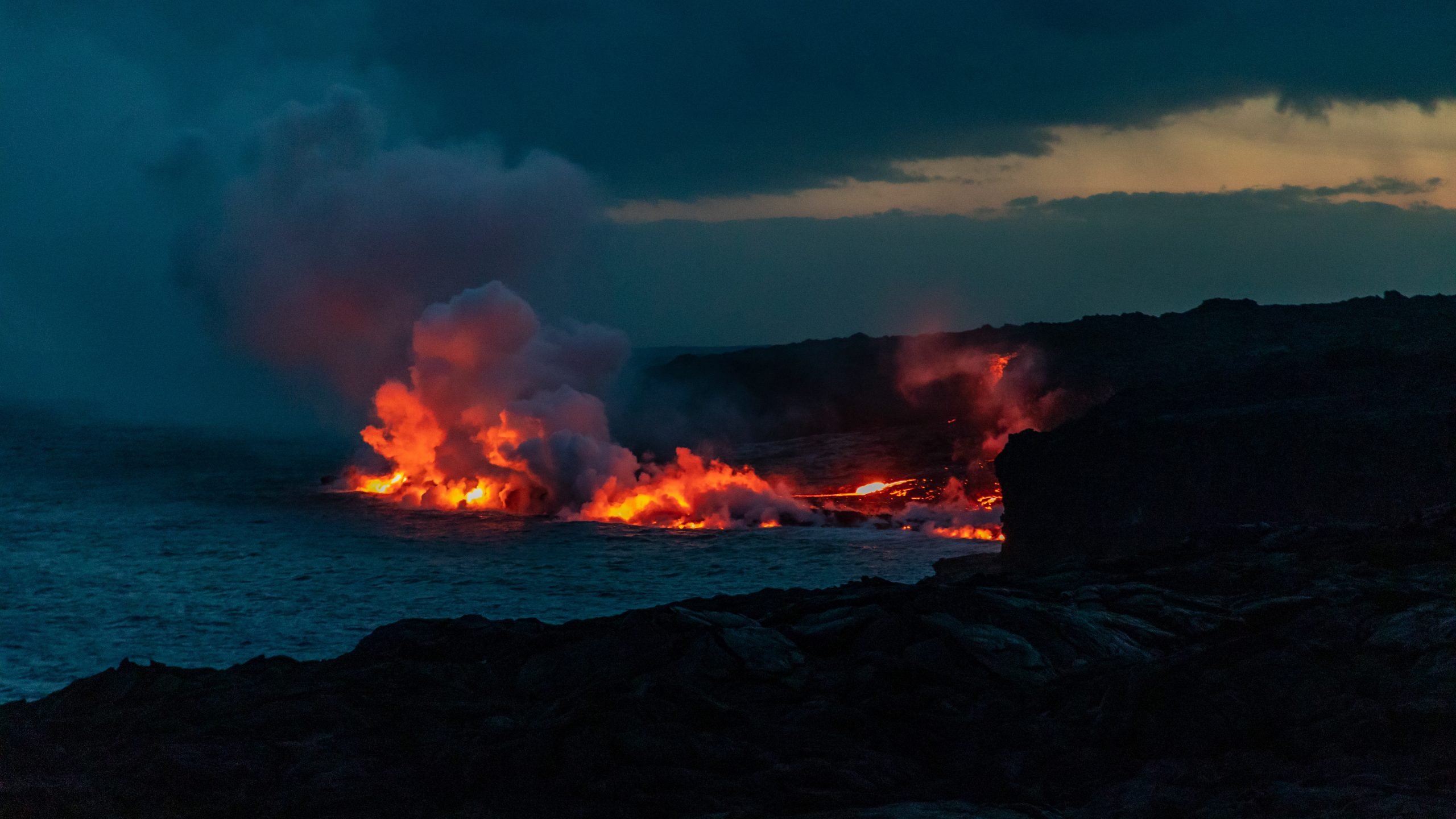 Coulée de lave Kīlauea dans l’océan