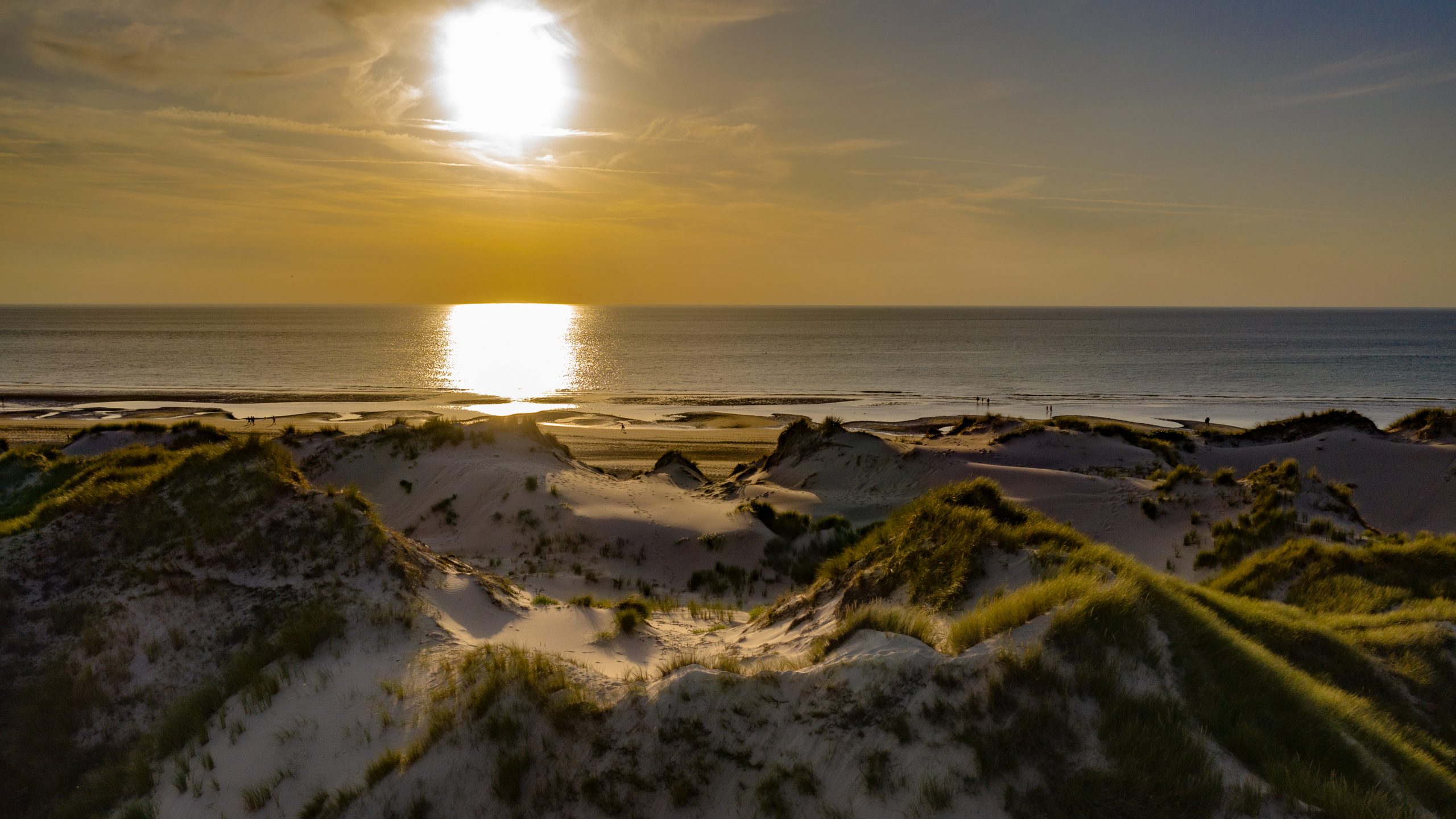 Dunes côtières face à la mer