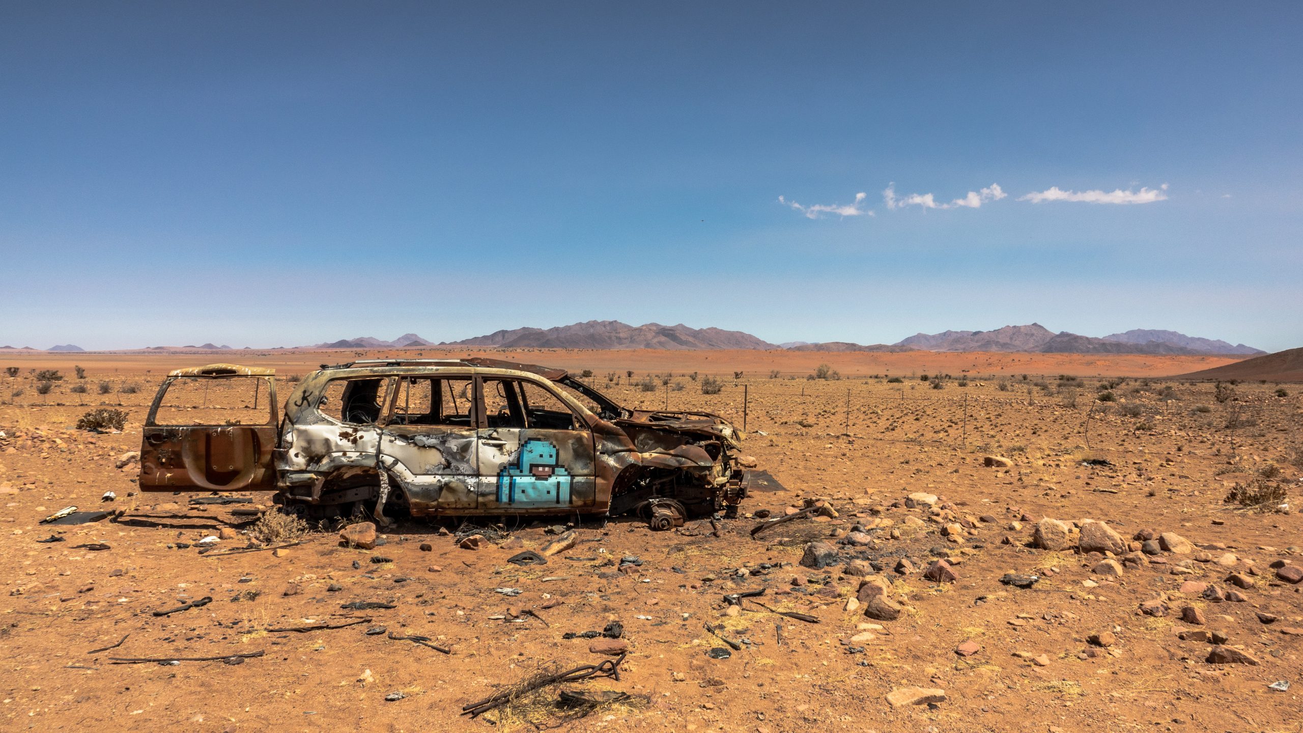 Épave de SUV dans le désert