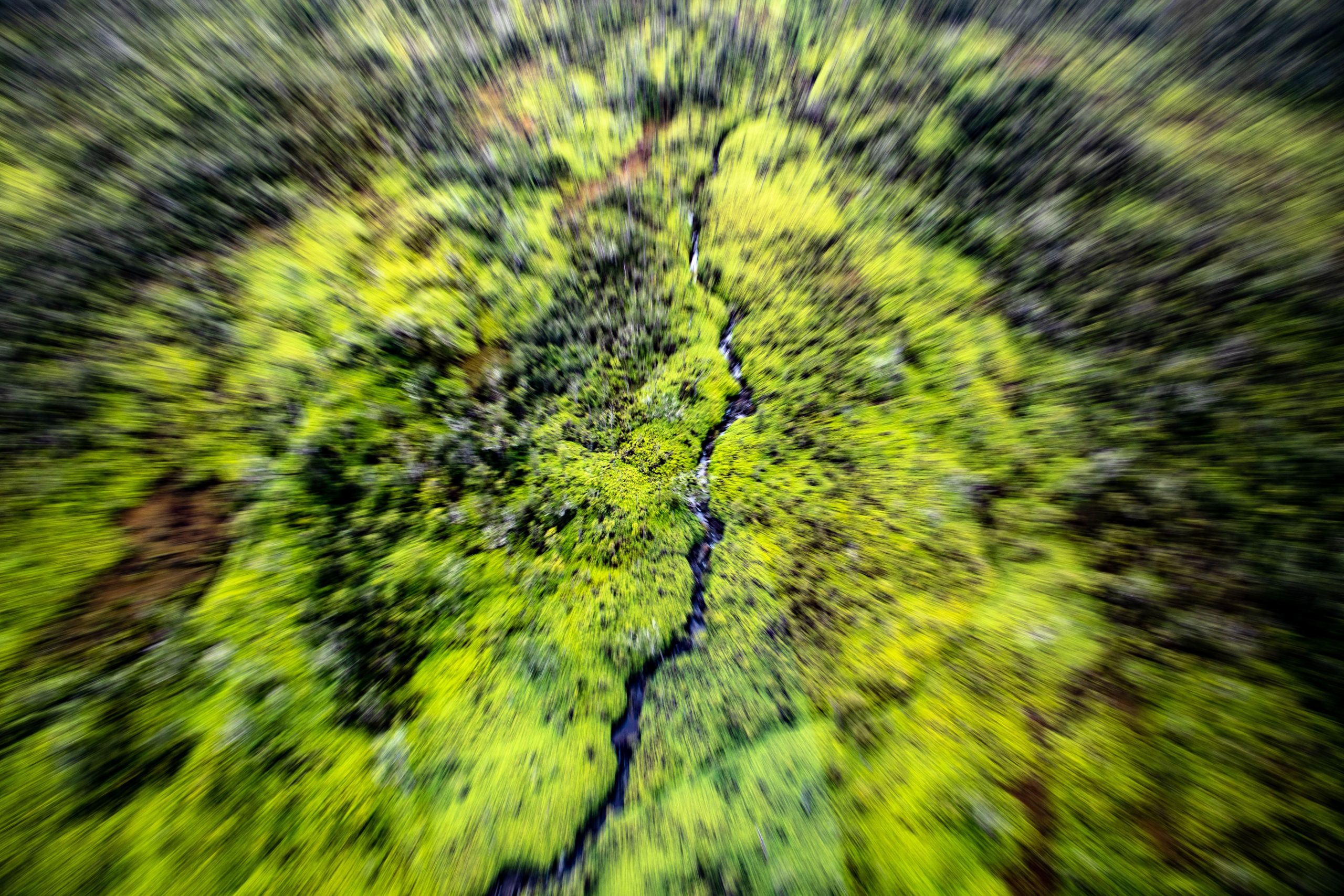 Fissure dans champ de lave