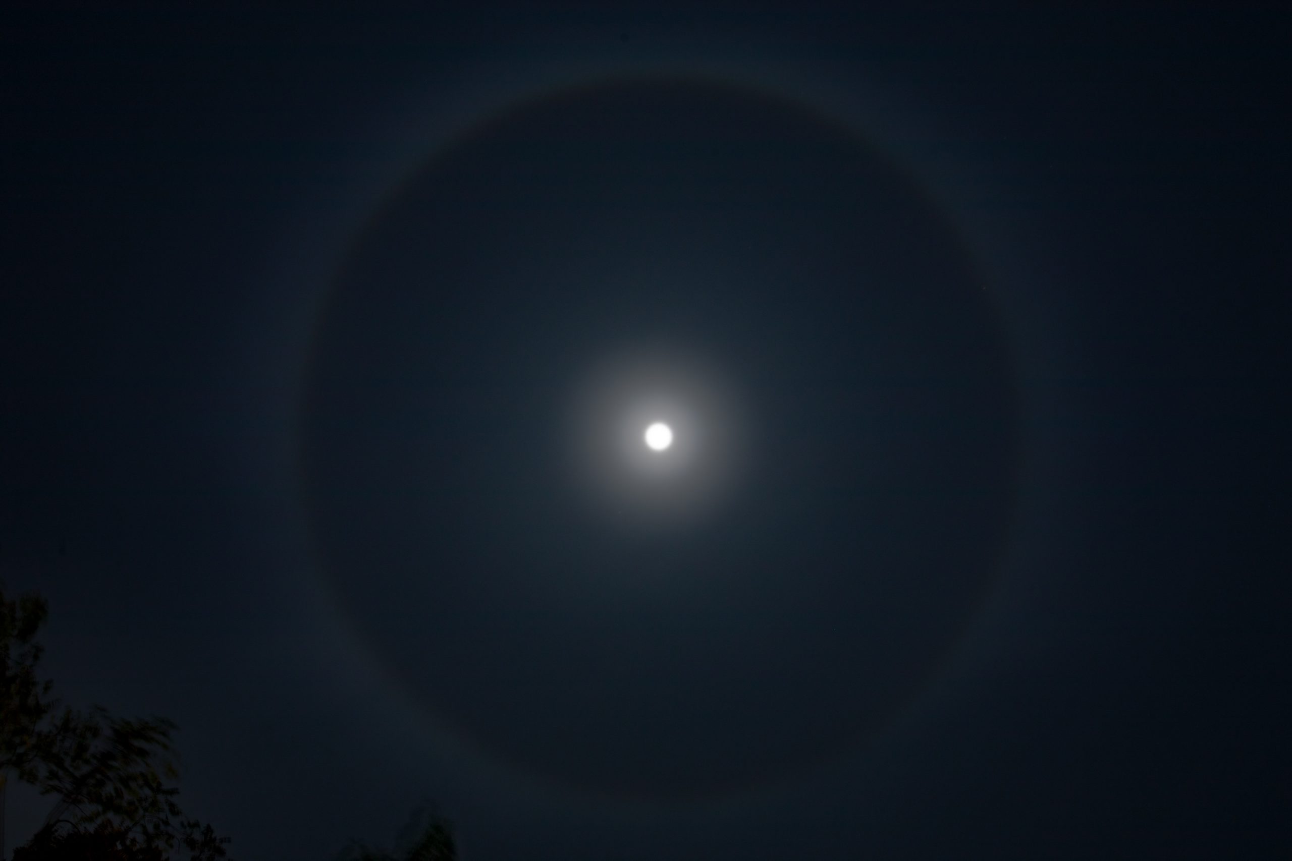Halo lunaire circulaire