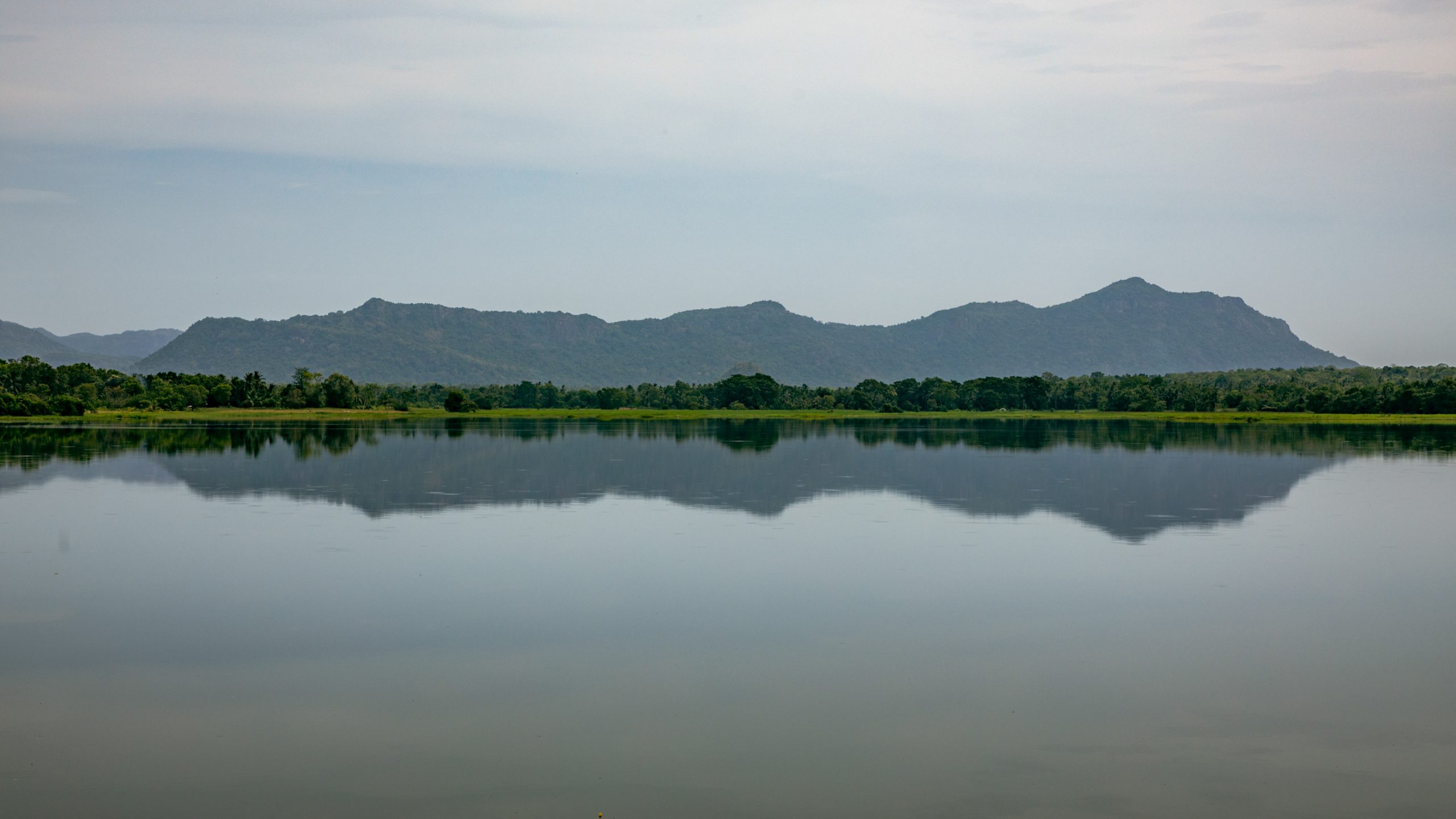 Reflet du lac de montagne