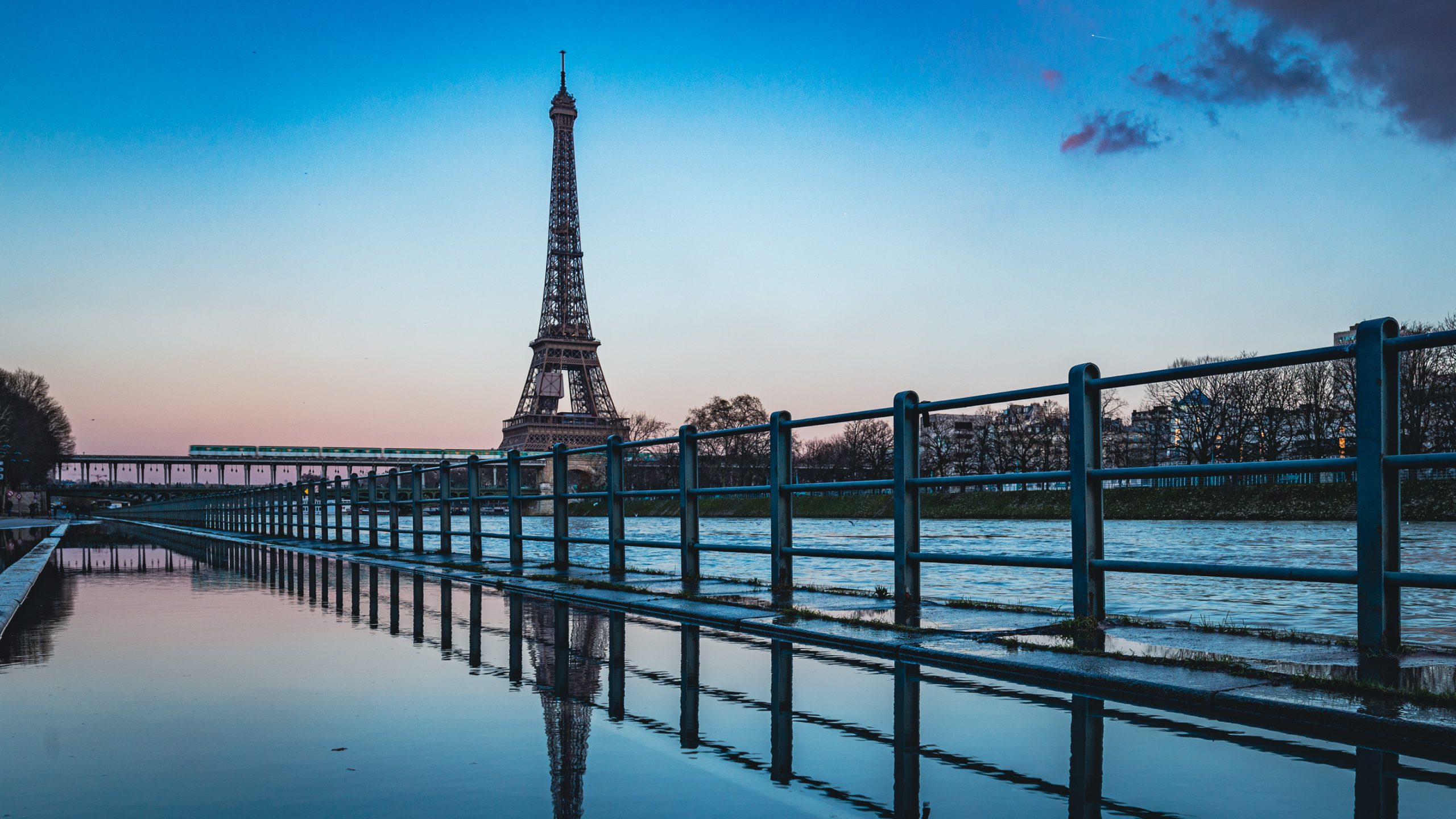 Reflets sur Seine et Tour Eiffel