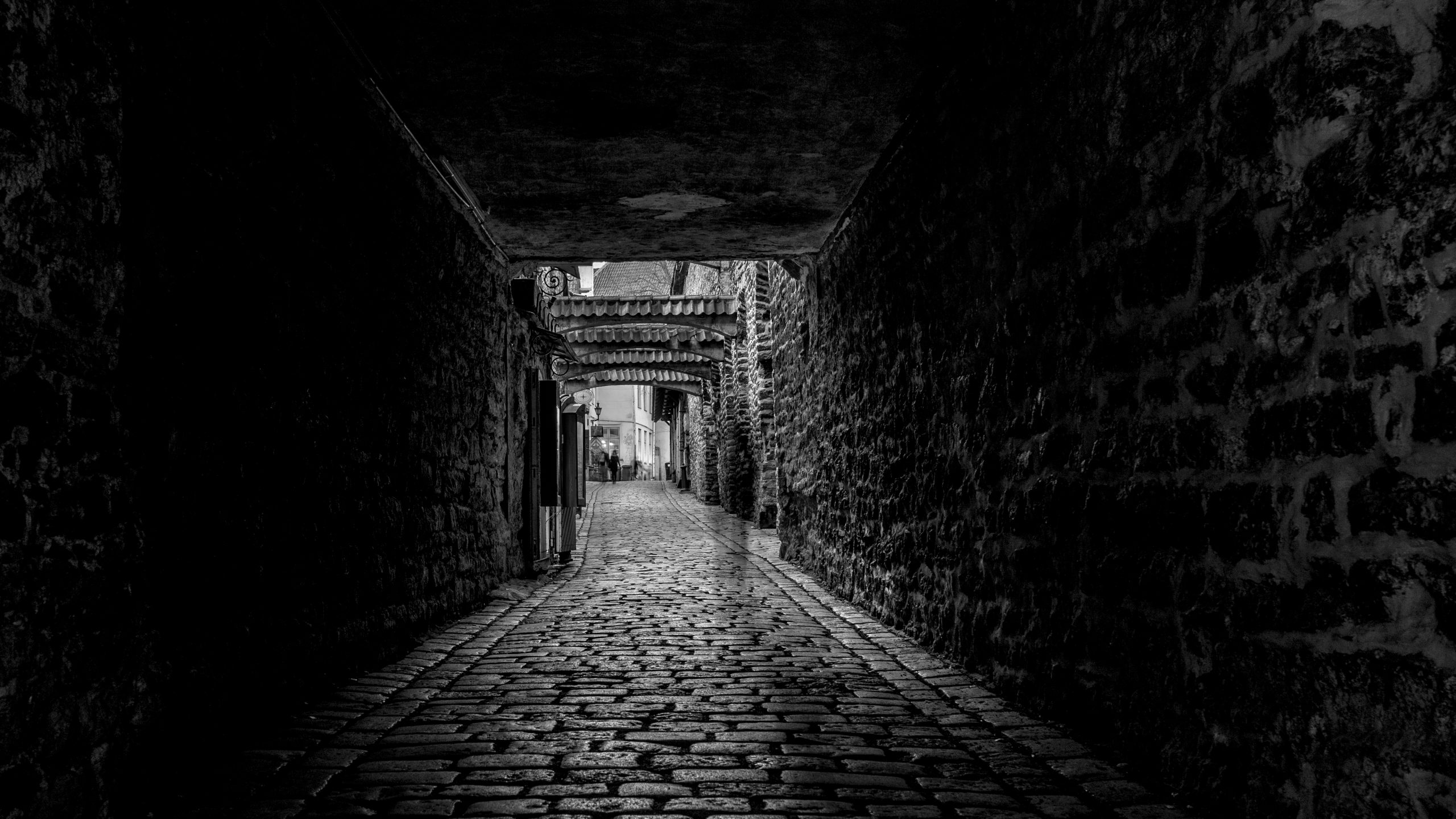 Ruelle voûtée en pierres