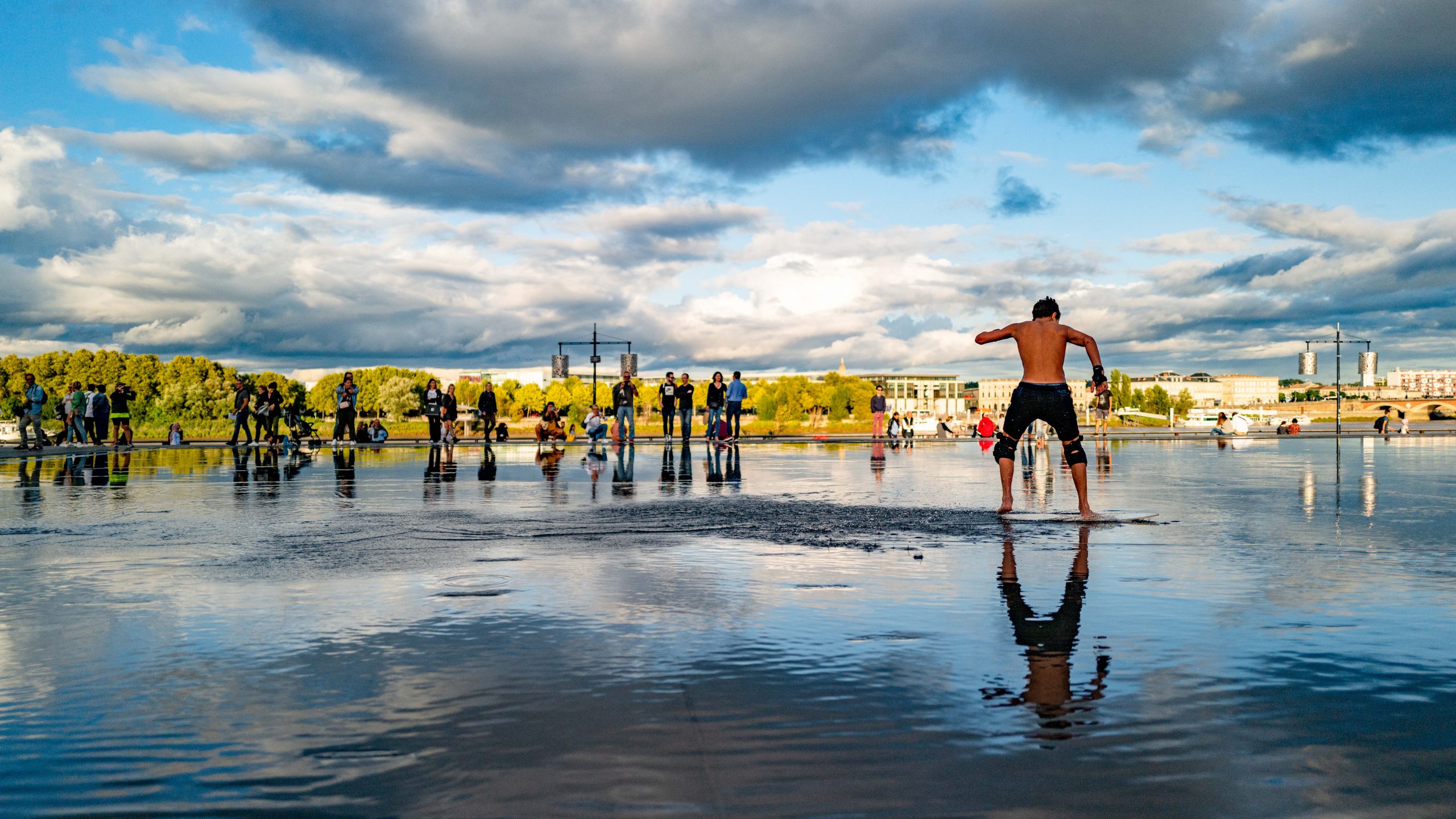 Skimboard au Miroir d’eau