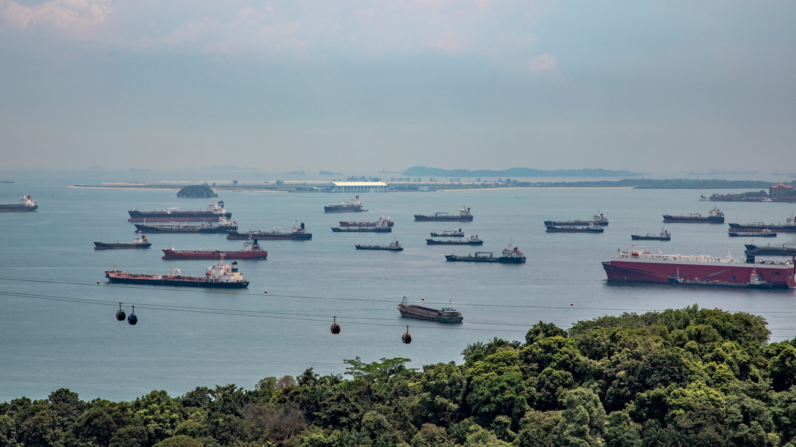 Téléphériques au-dessus du Détroit de Singapour