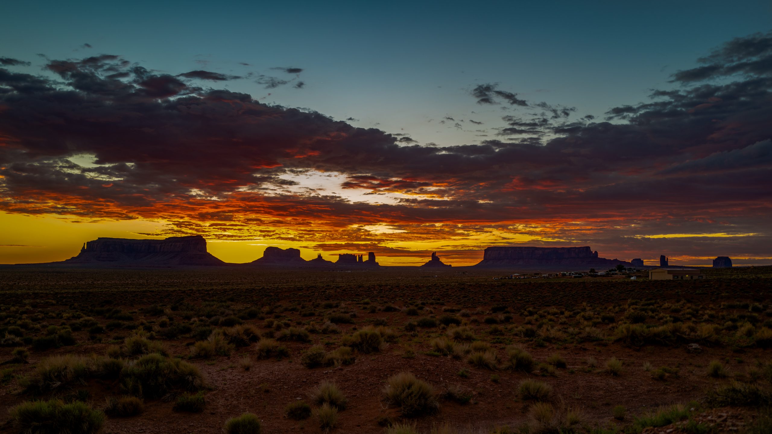Aurore sur Monument Valley