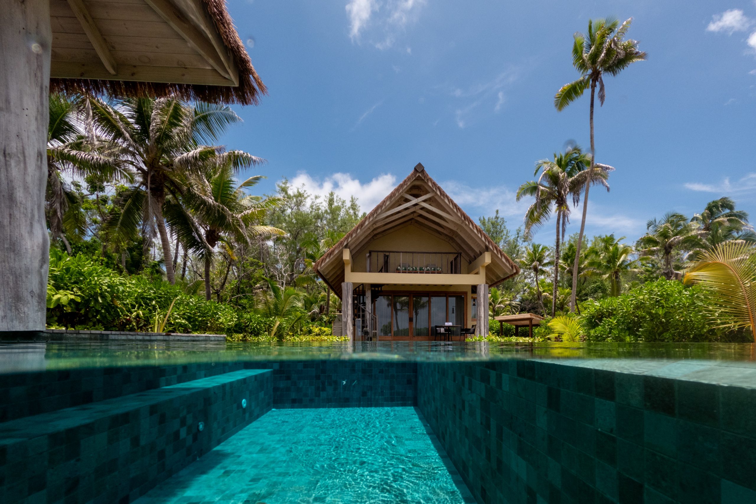 Bungalow tropical sur pilotis