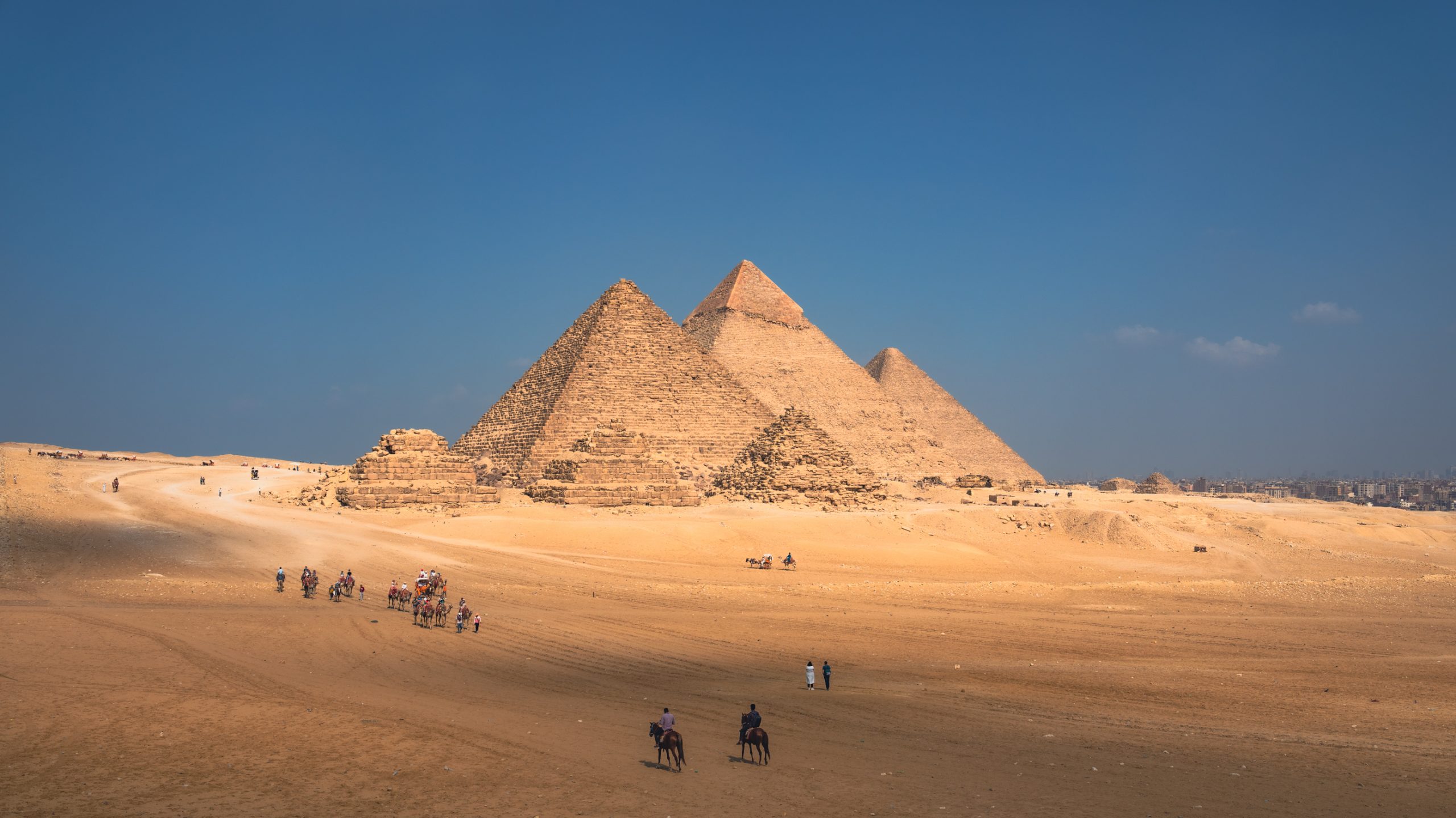 Caravane devant Pyramides de Gizeh