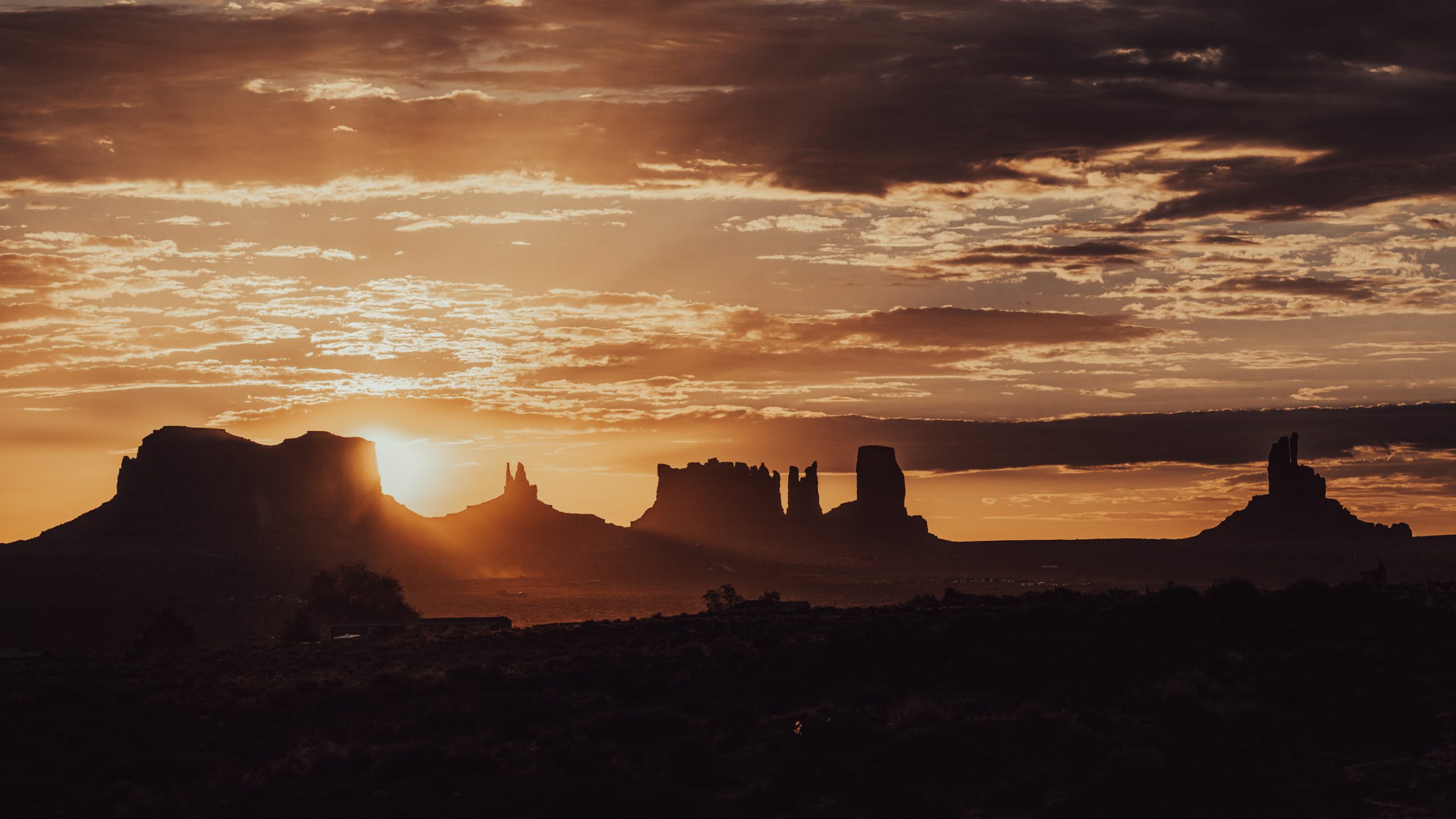 Crépuscule doré à Monument Valley