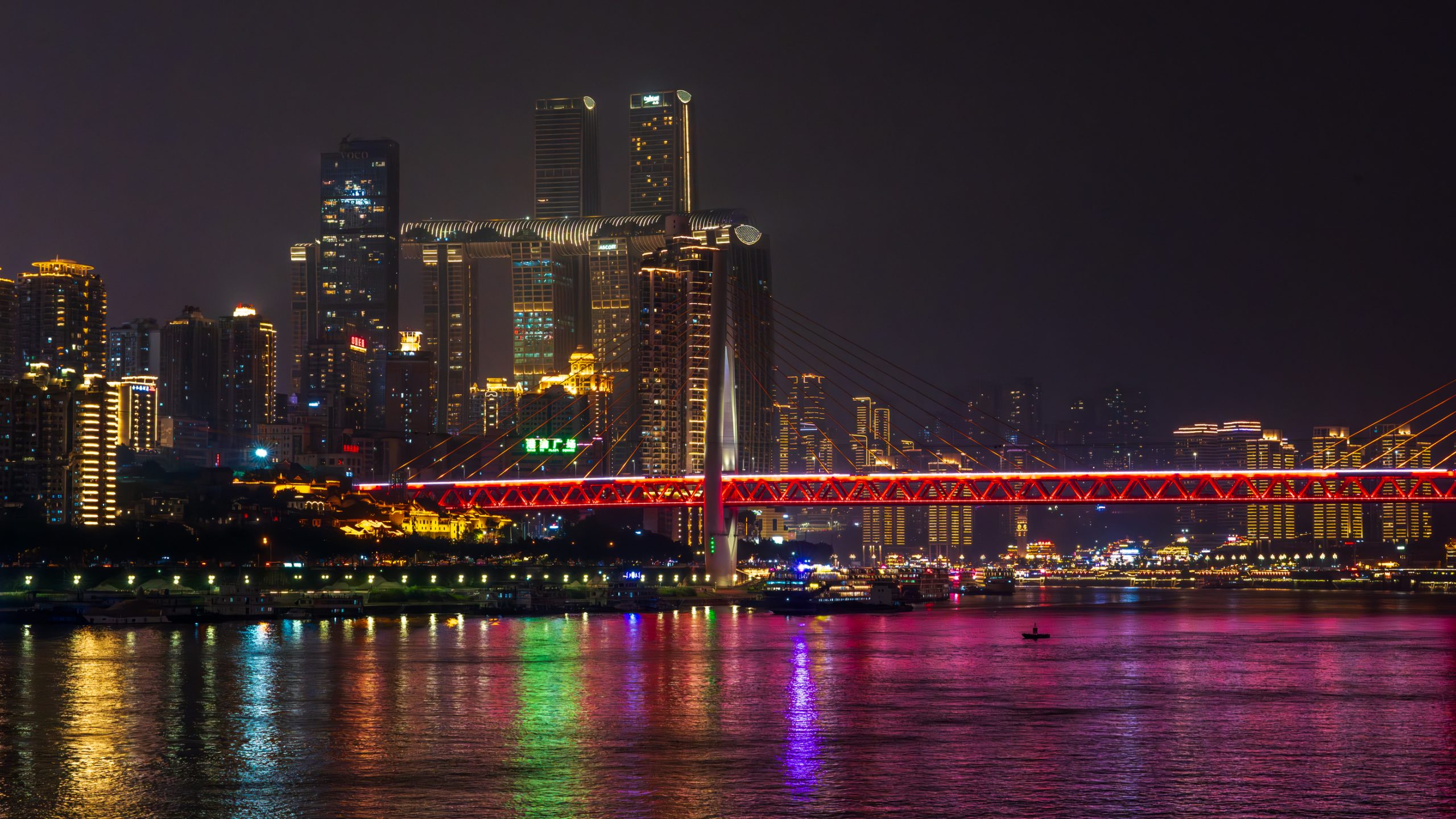 Pont Qiansimen illuminé à Chongqing