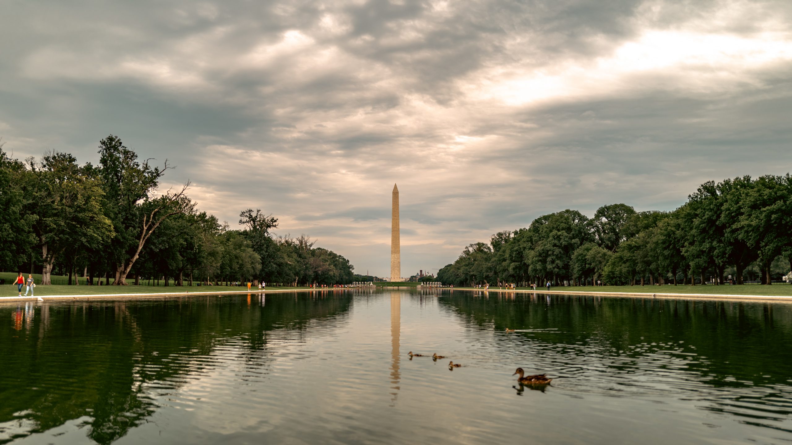 Reflets du Washington Monument