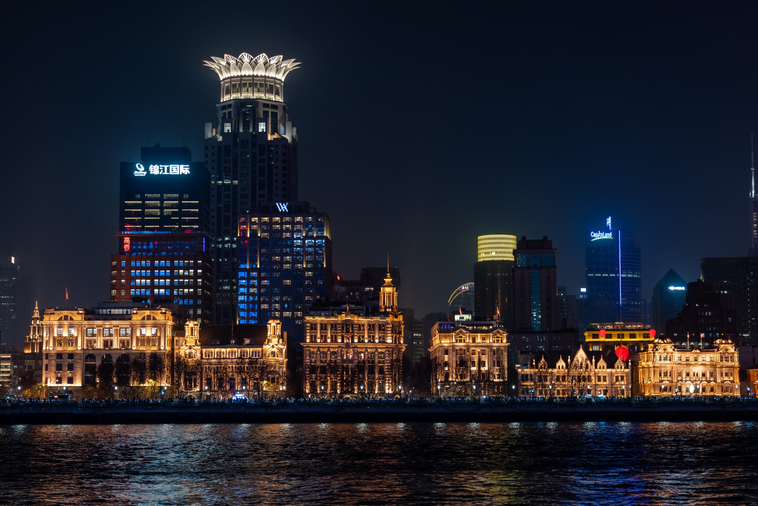 Reflets nocturnes du Bund de Shanghai