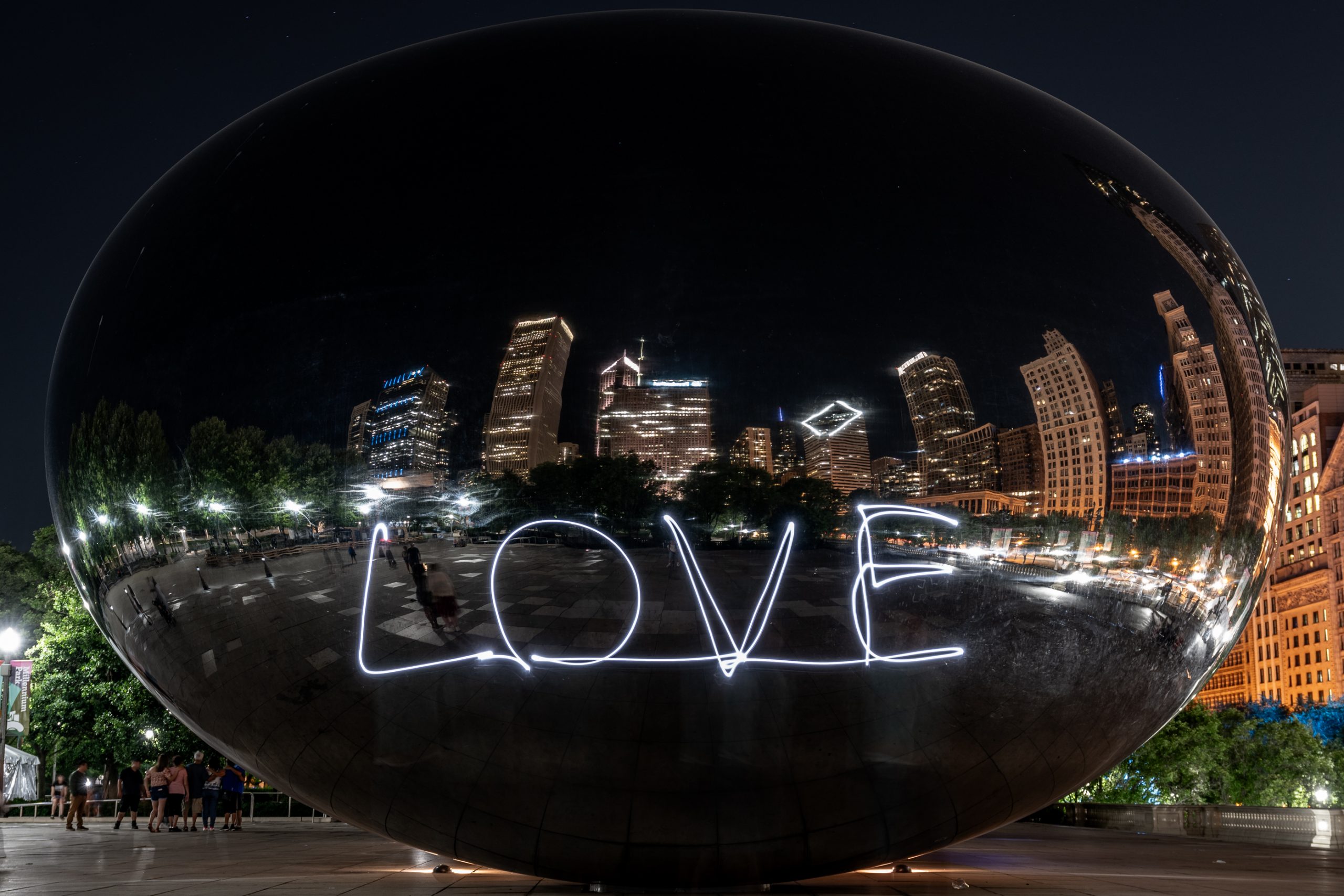Reflets nocturnes sur le Cloud Gate