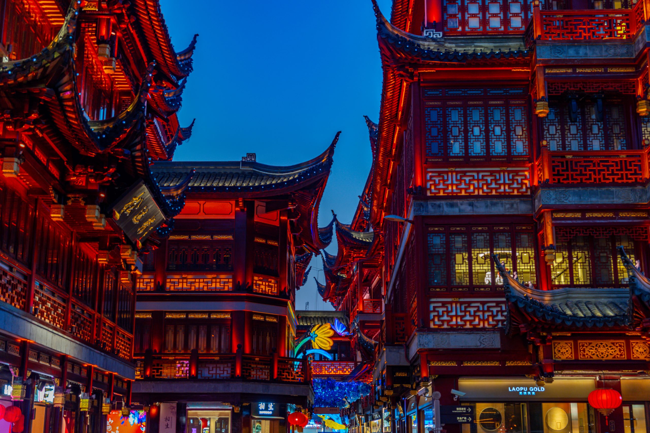 Rue illuminée du bazar Yuyuan