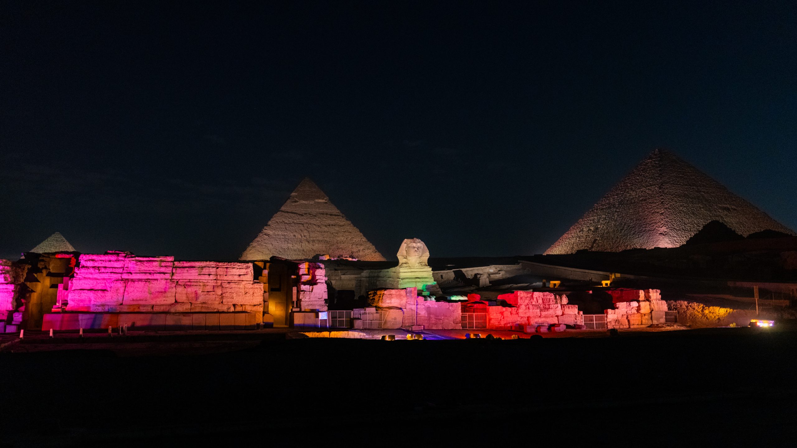 Sphinx et Pyramides de Gizeh Illuminés