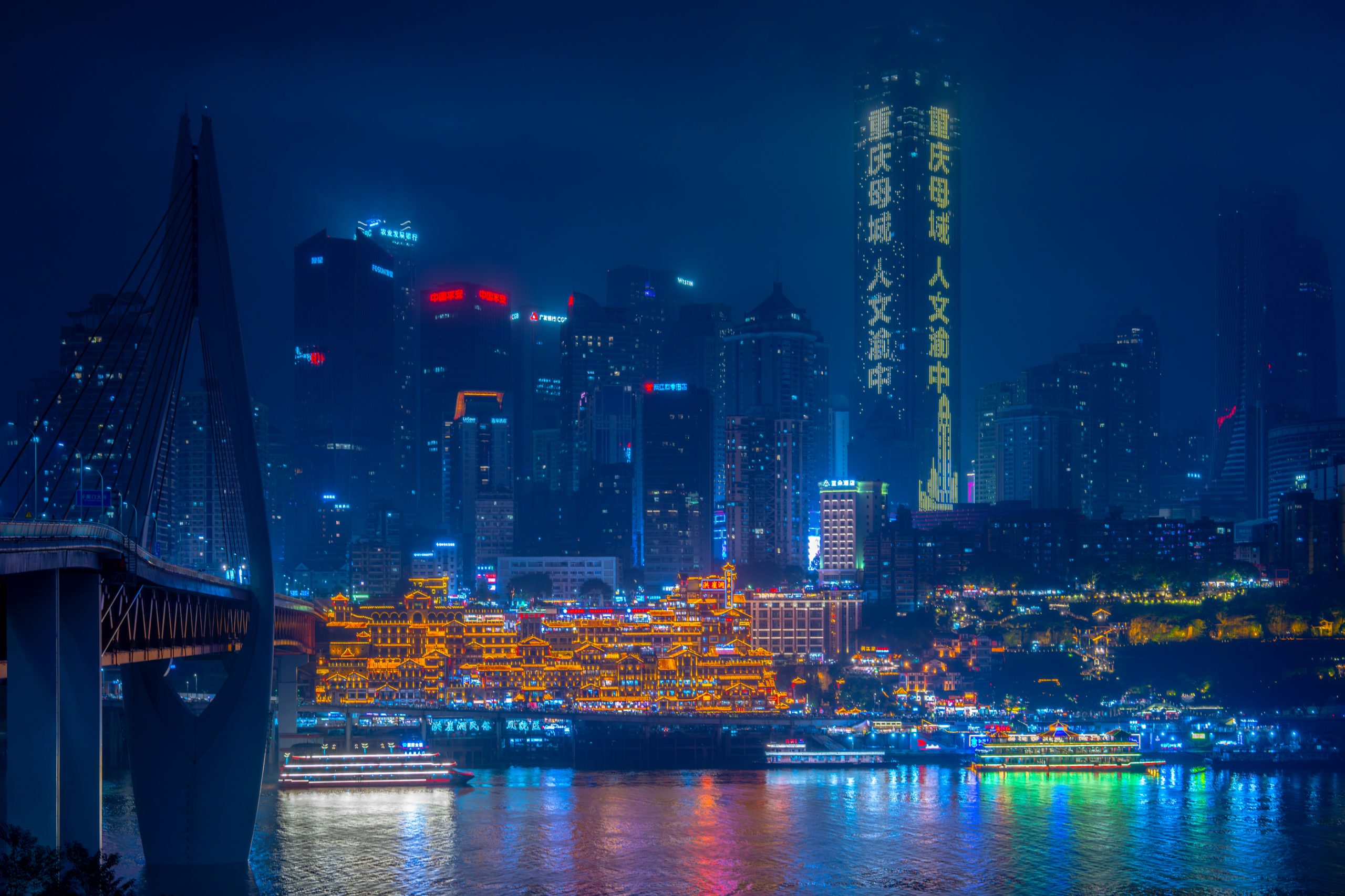 Vue nocturne de Hongya Cave