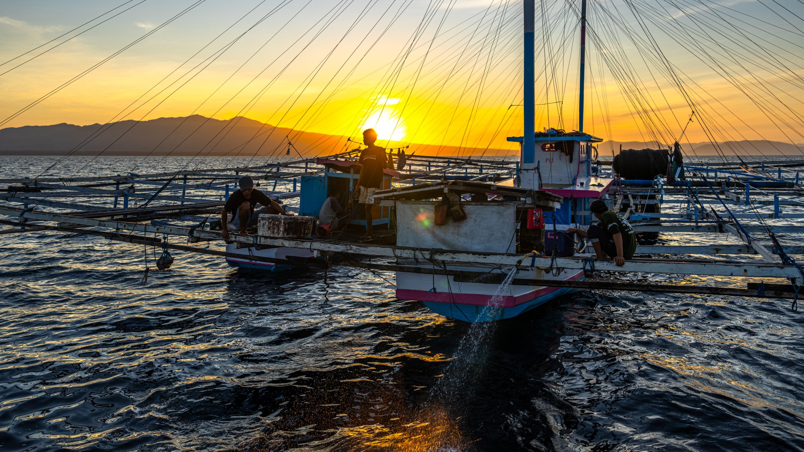 Bancas de pêche Indonésien à l’Aube
