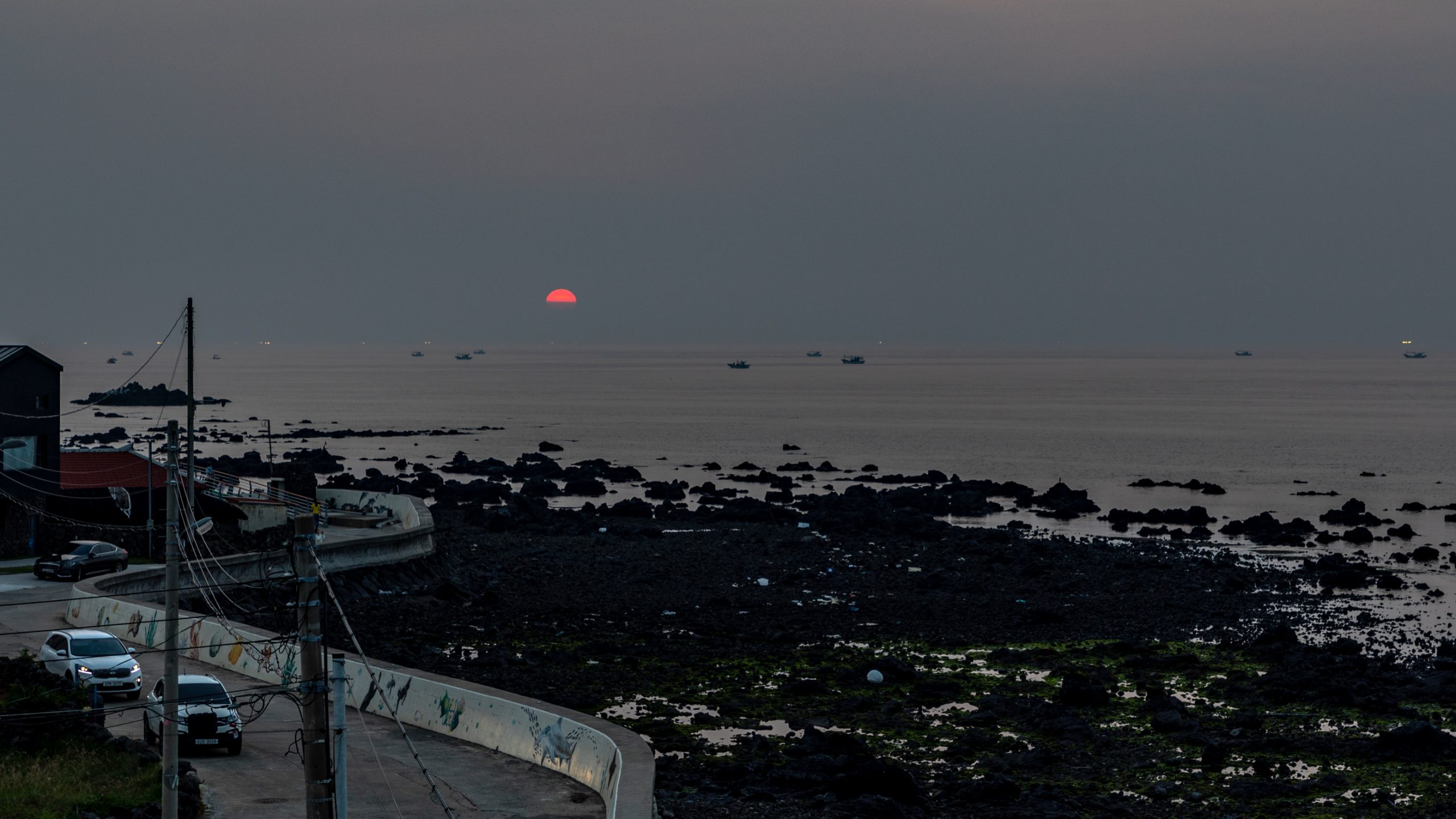 Bateaux de Pêche sur Récif Basaltique