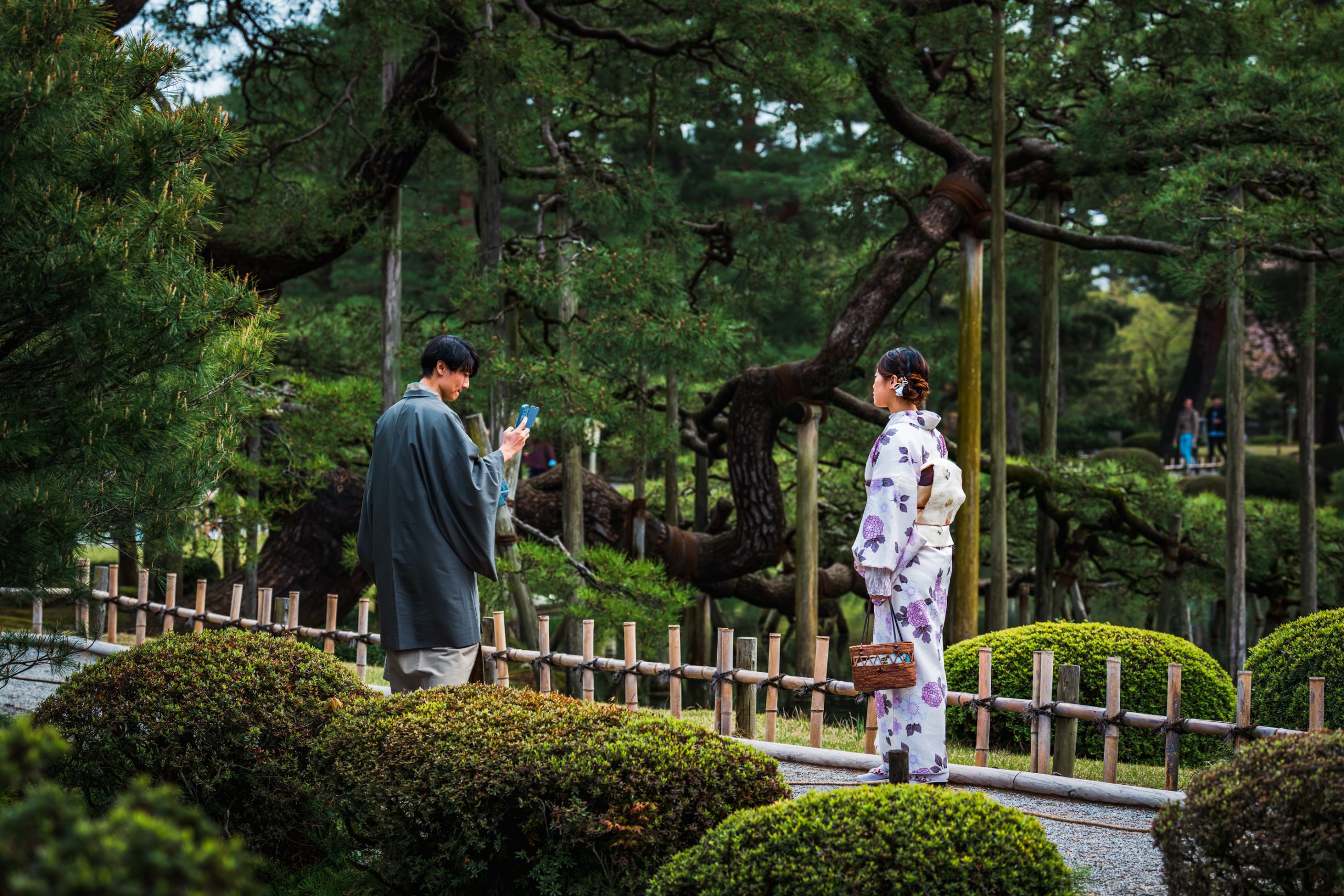Couple en kimono à Kenroku-en