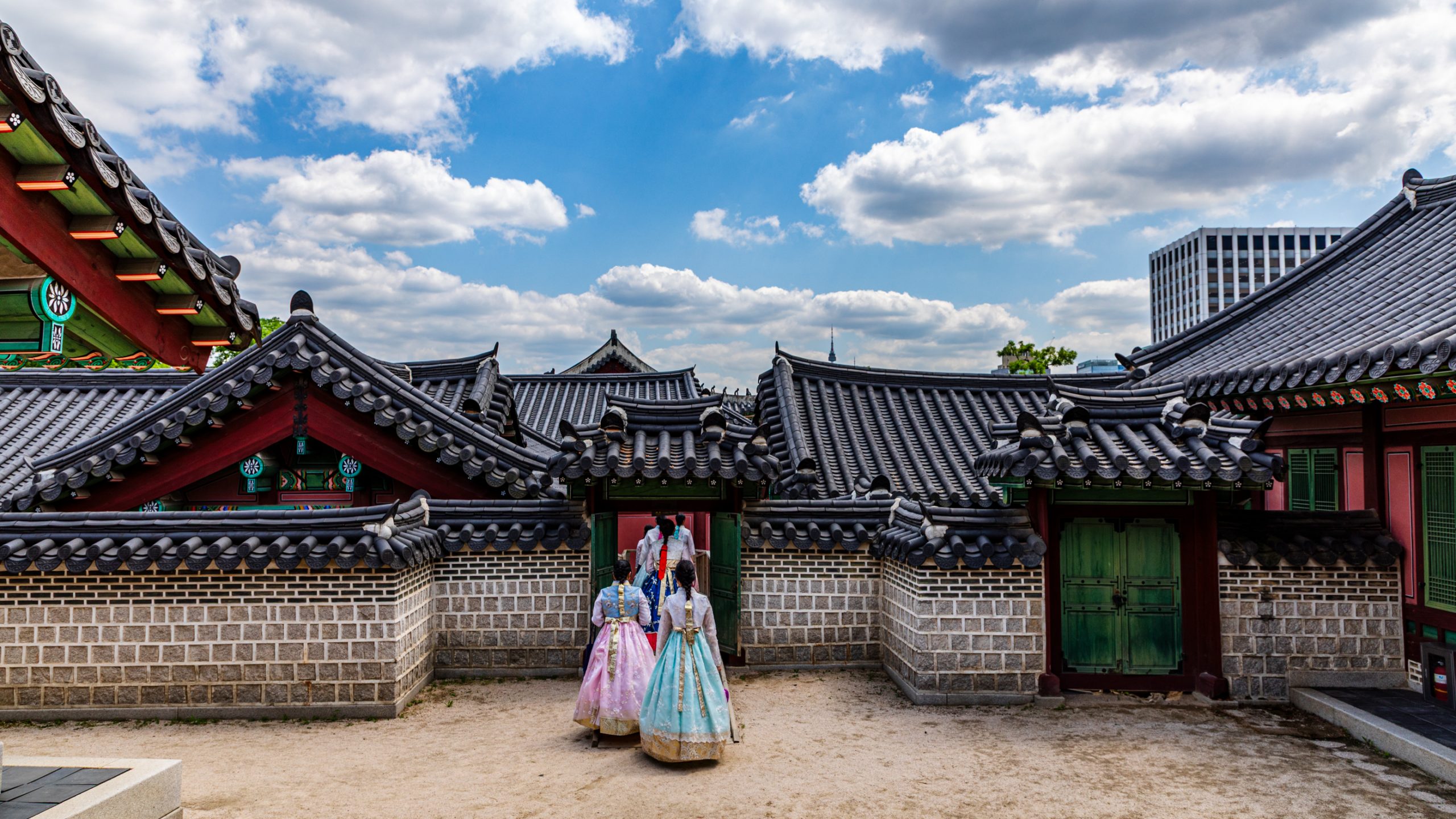 Femmes en hanbok à Gyeongbokgung