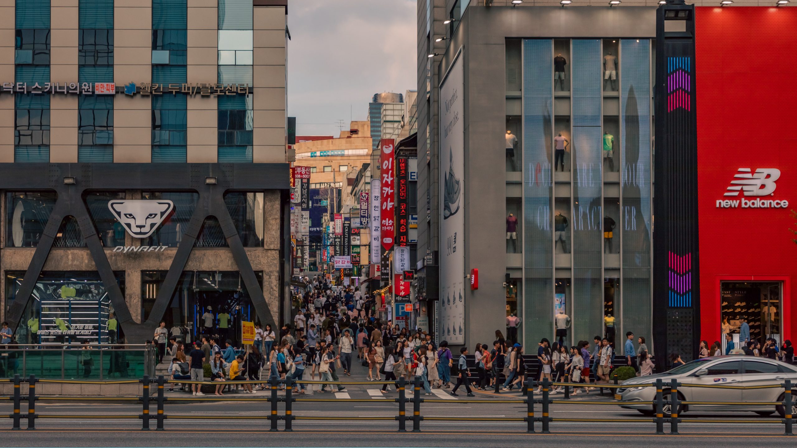 Foule piétonne dans Myeongdong Séoul