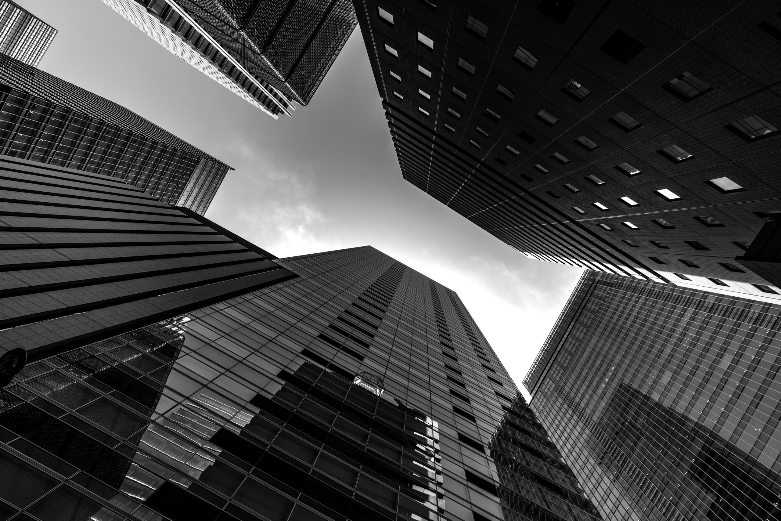 Gratte-ciel en contre-plongée