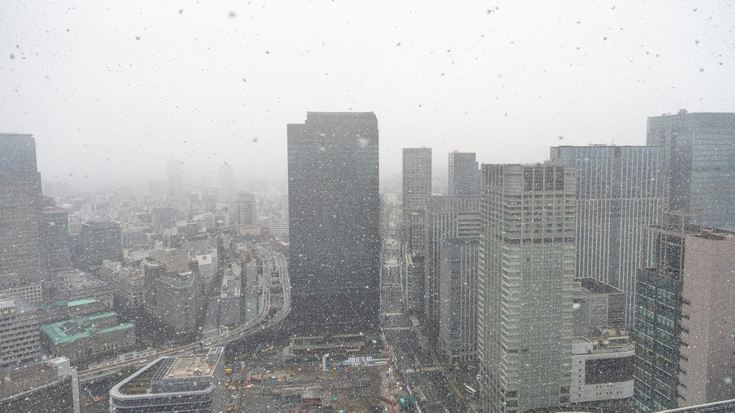 Gratte-ciels de Tokyo enneigés