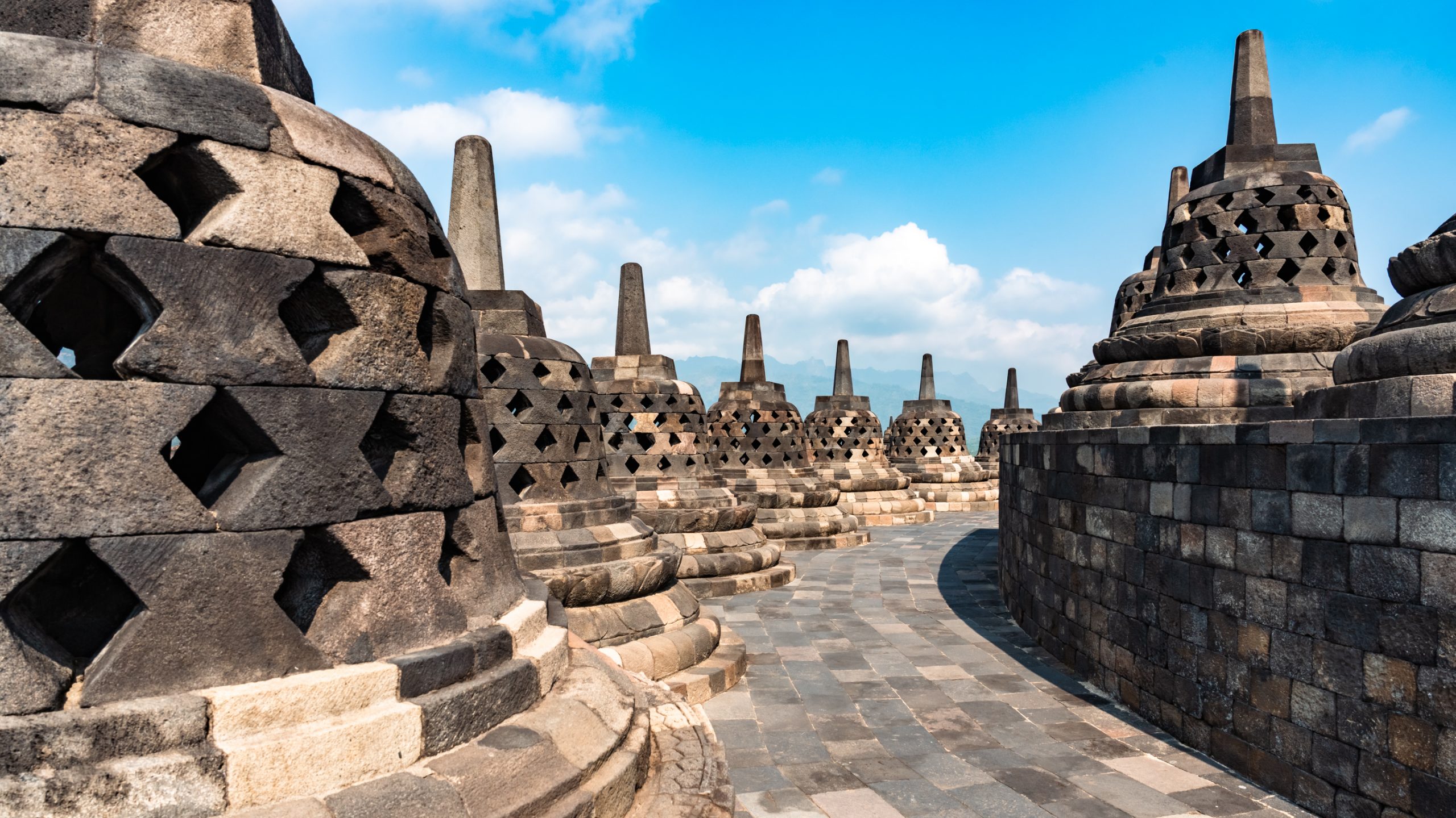 Les Stupas du Temple de Borobudur