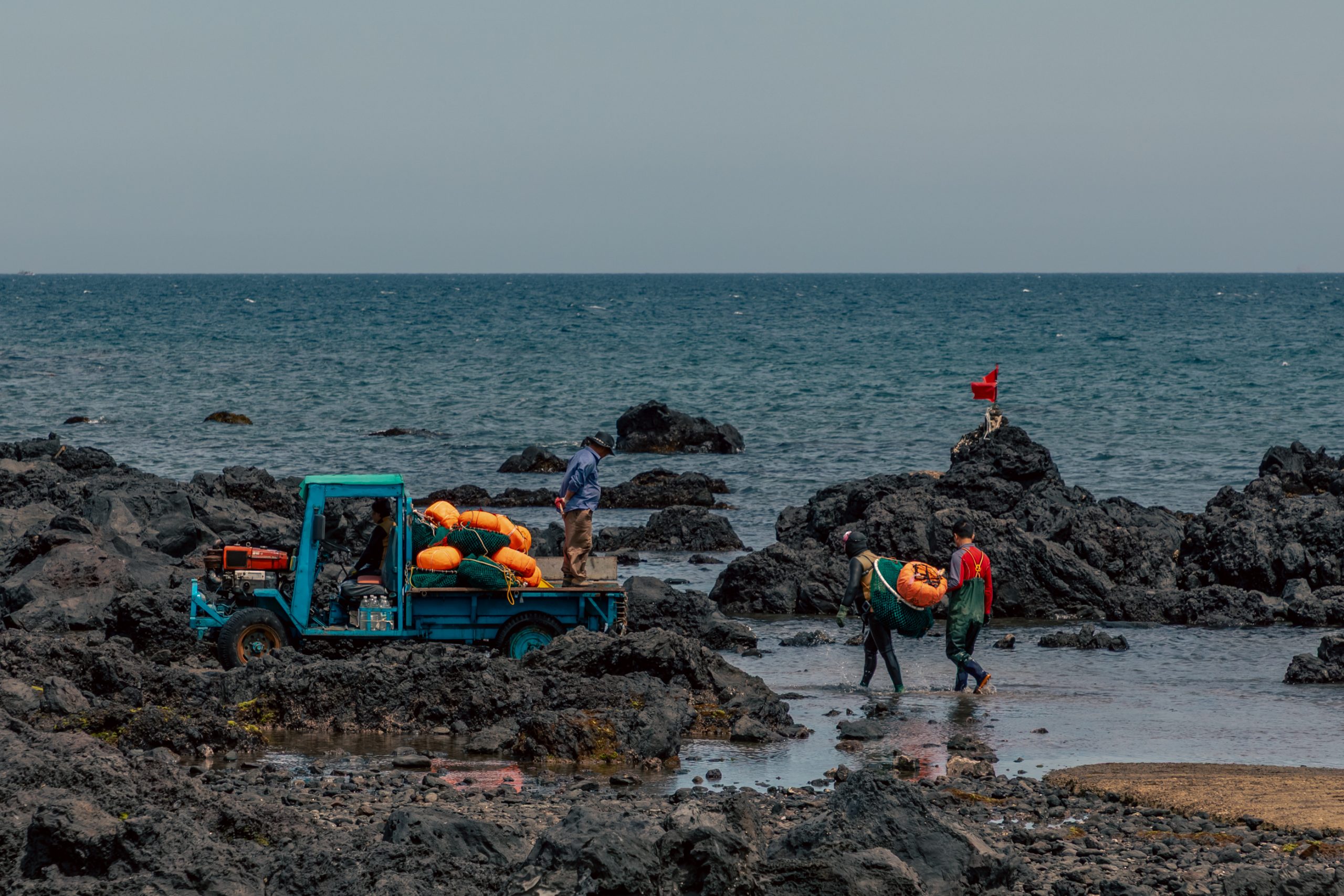 Plongée Haenyeo sur roches volcaniques