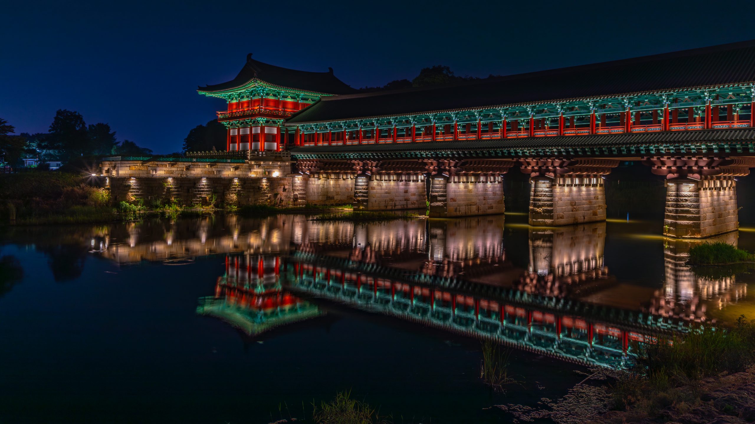 Reflets du Pont Woljeonggyo