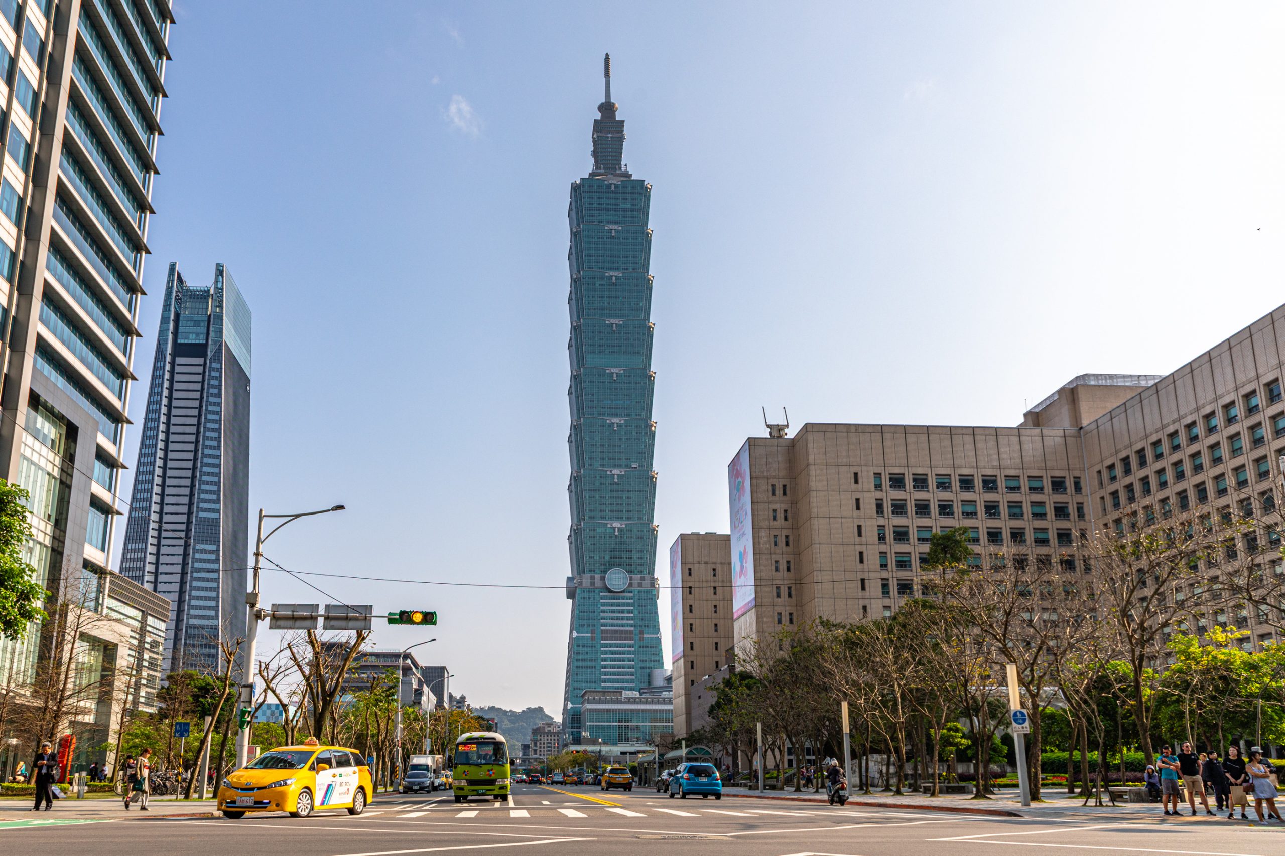 Rue animée sous Taipei 101