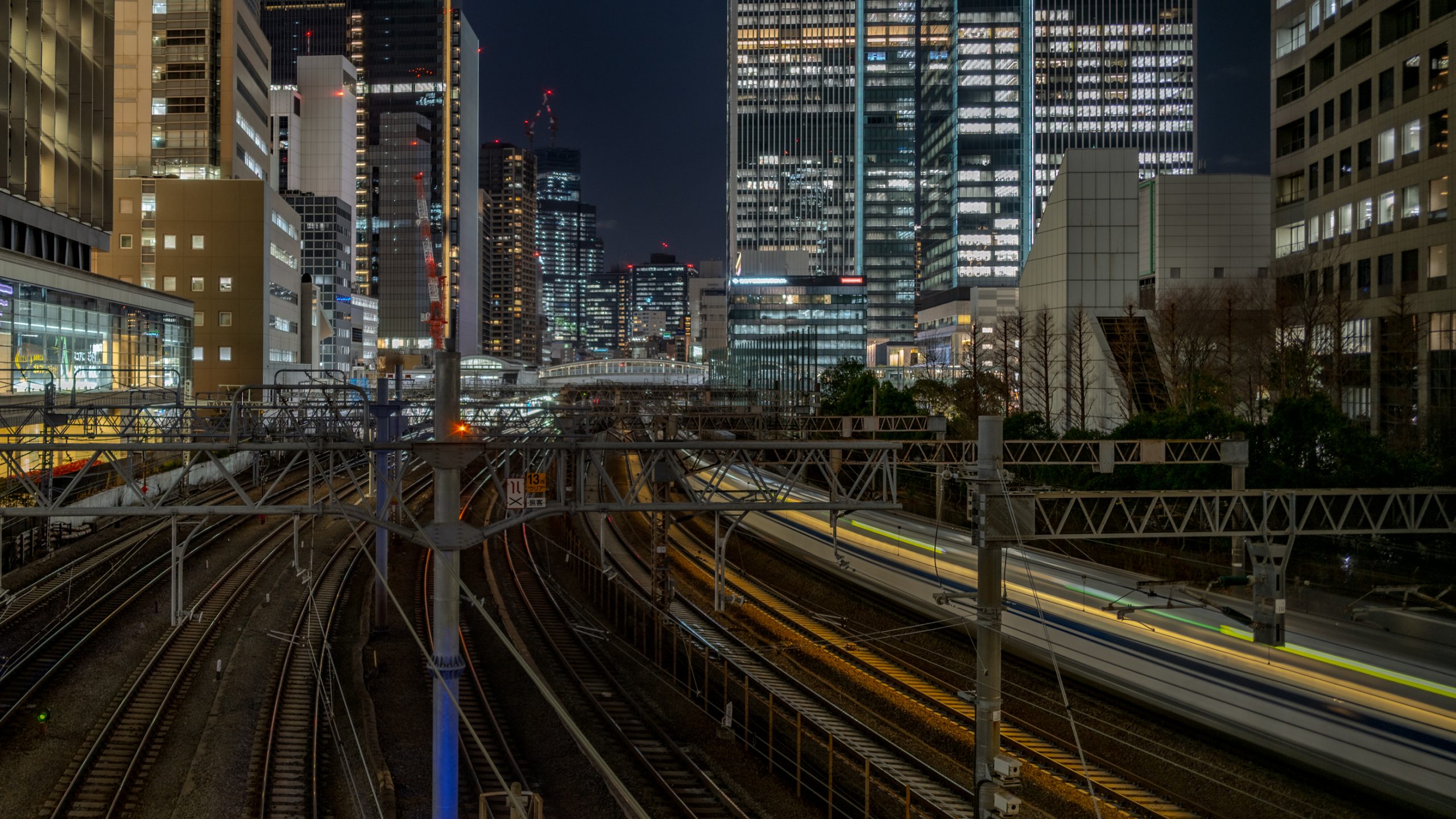 Shinkansen nocturne à Tokyo