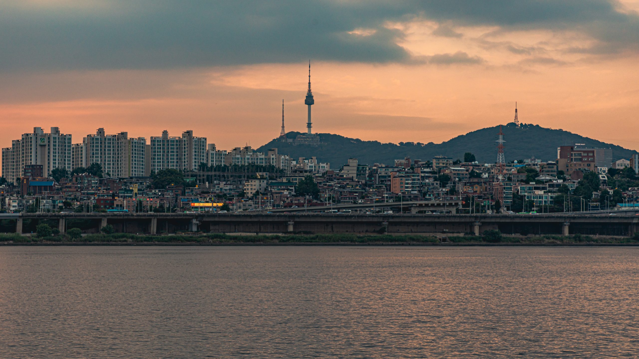 Silhouette de la N Seoul Tower