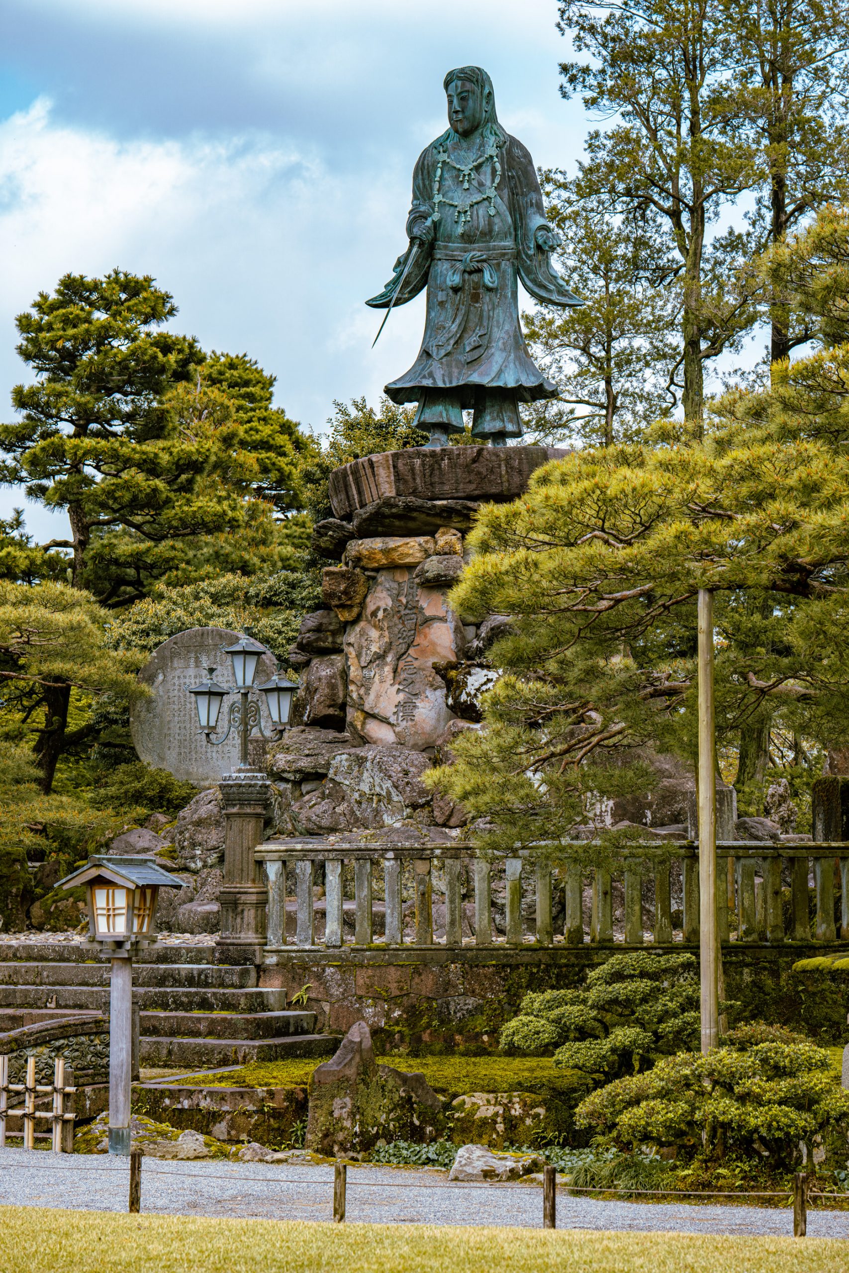 Statue de bronze à Kenrokuen