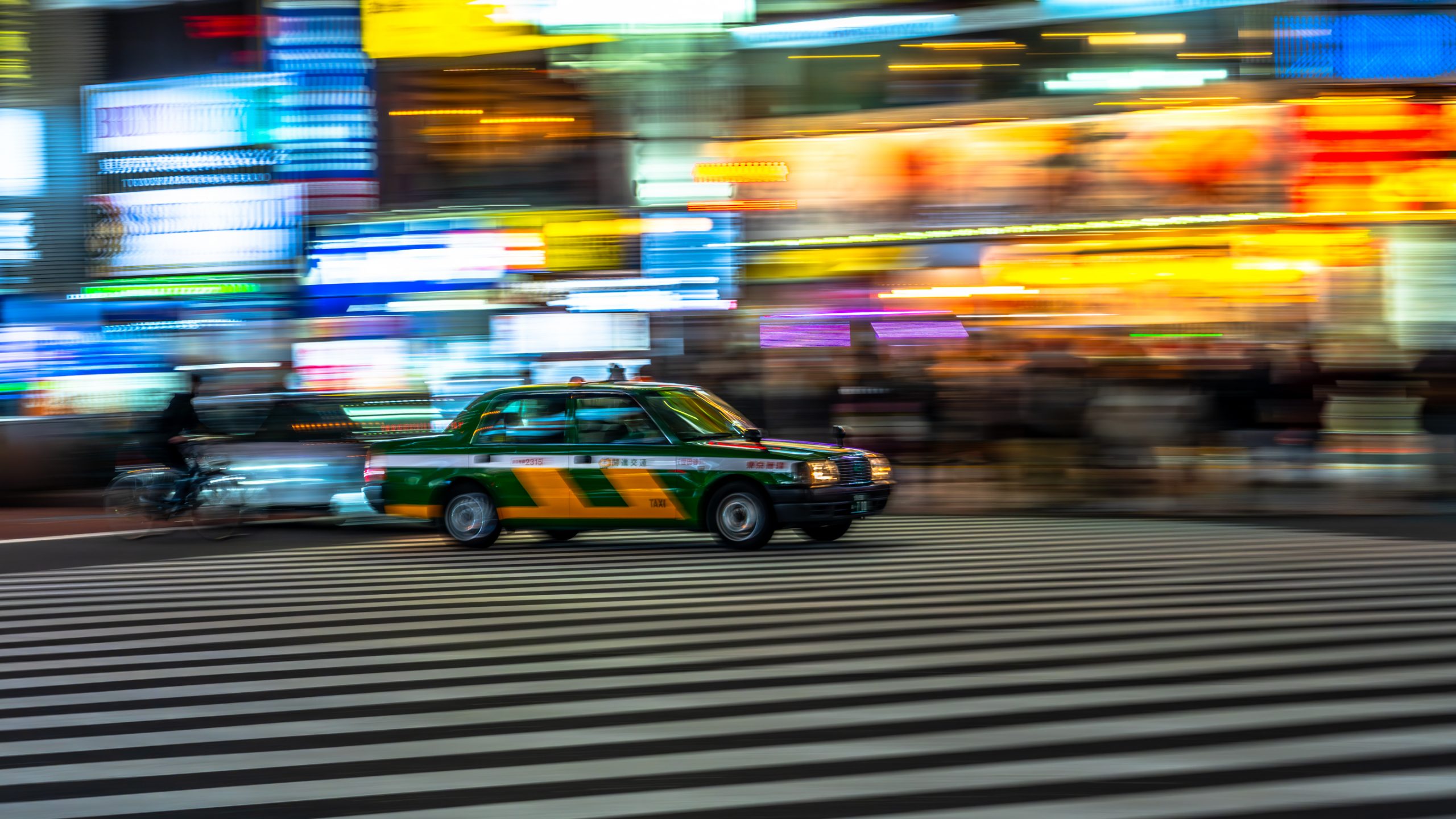 Taxi Vert à Shibuya Crossing