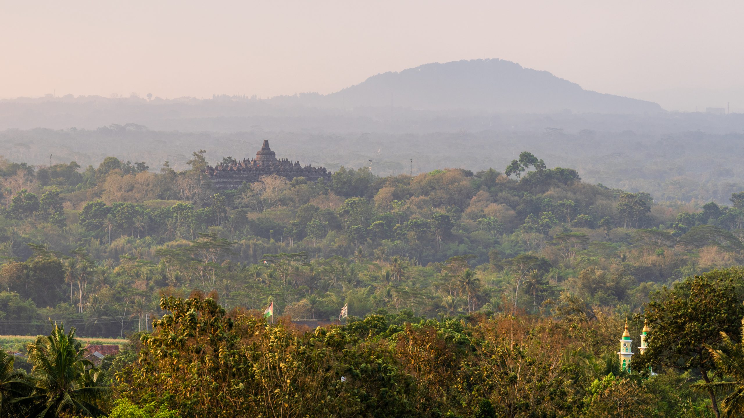Temple de Borobudur dans la brume