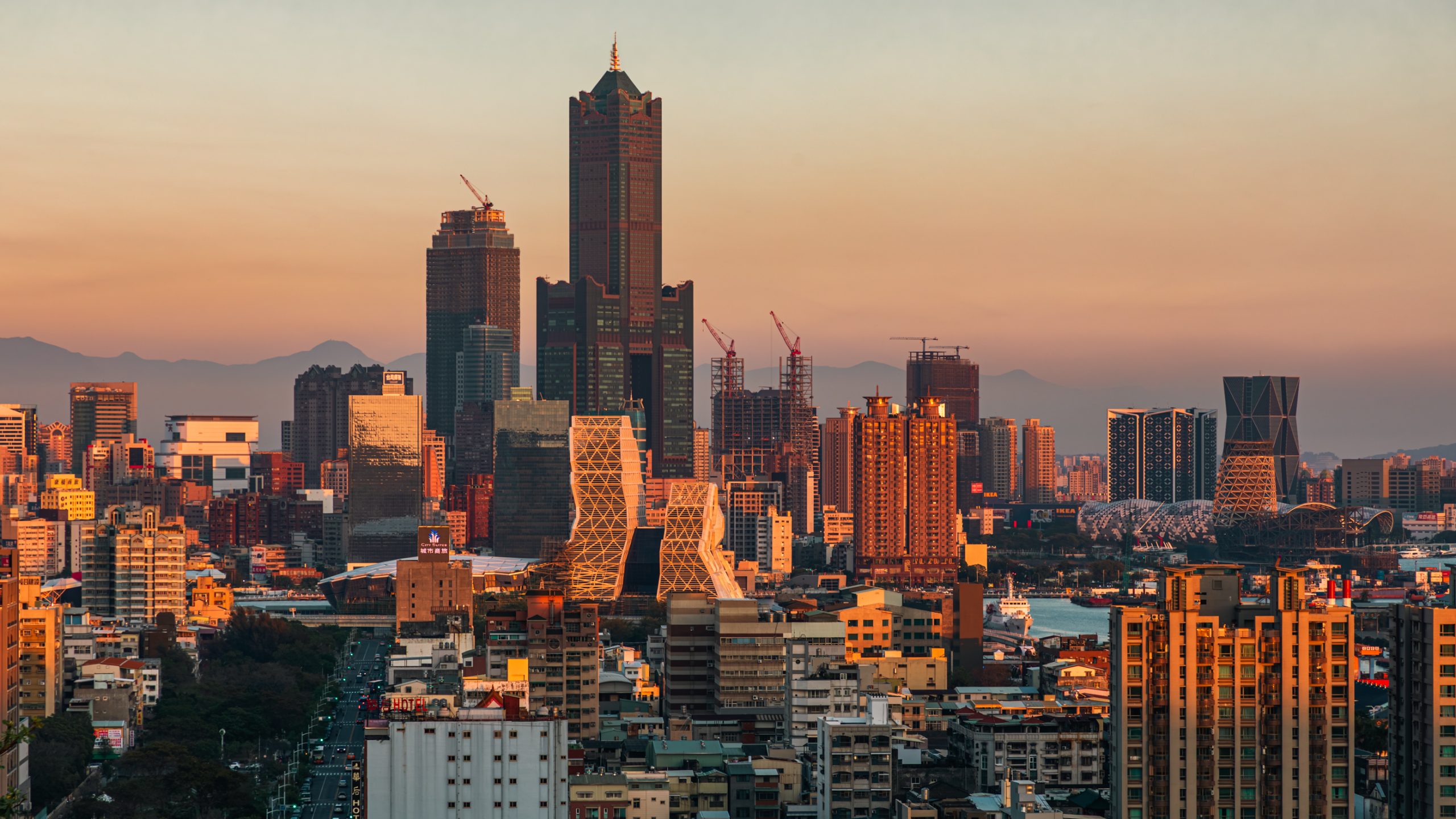 Tour 85 de Kaohsiung au crépuscule