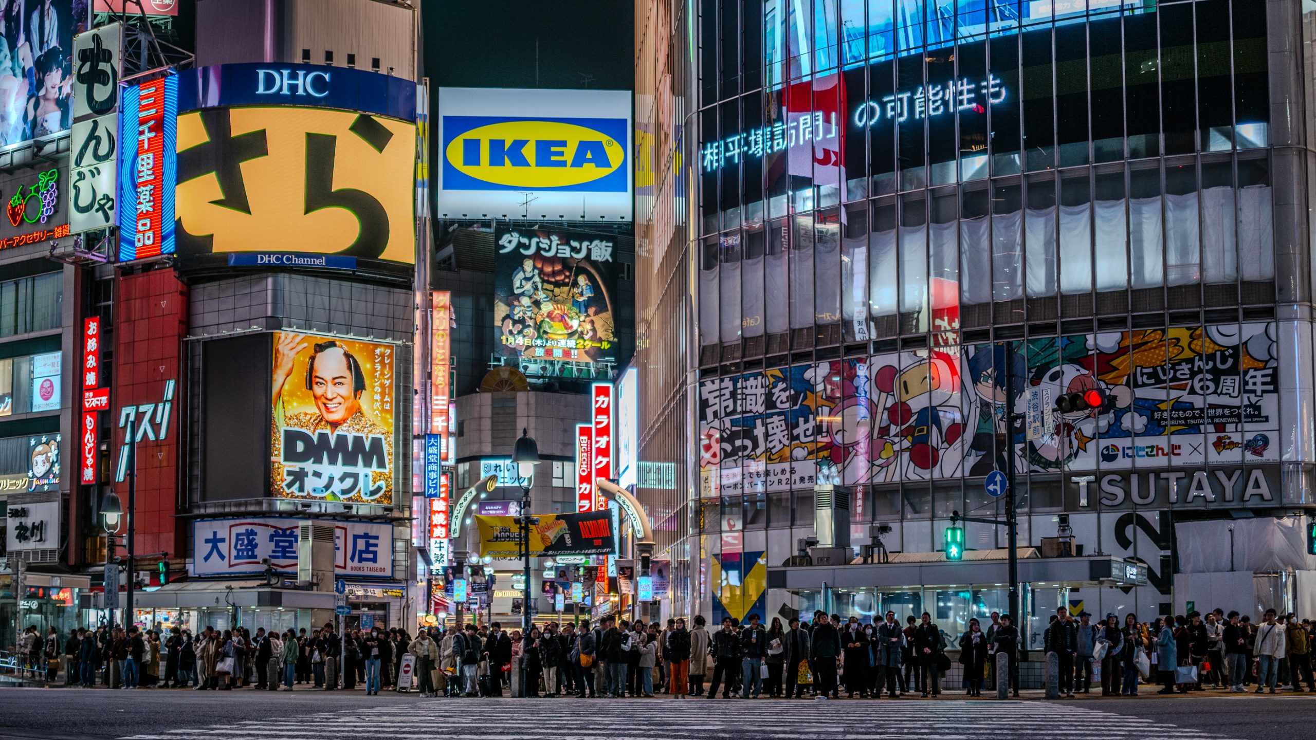 Traversée piétonne de Shibuya illuminée