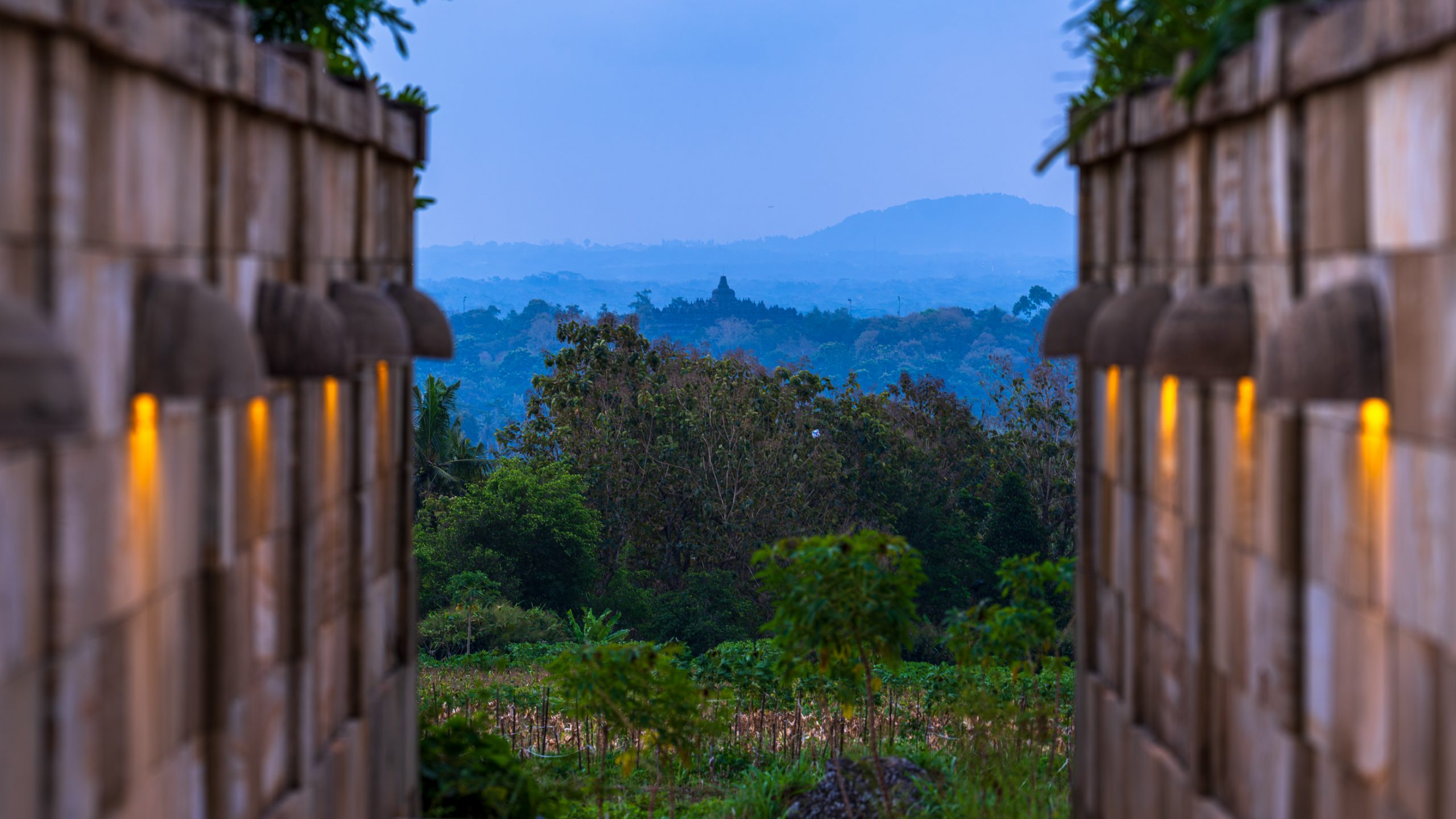 Vue encadrée du Temple Borobudur