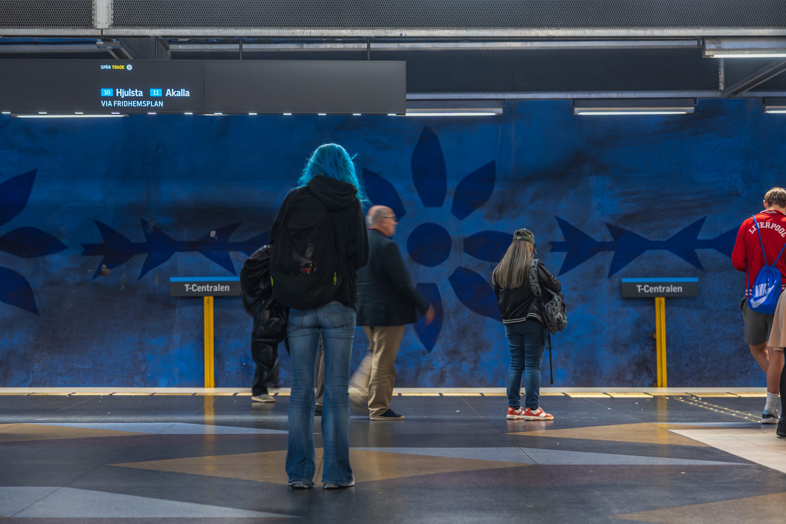 Voyageurs sur quai T-Centralen